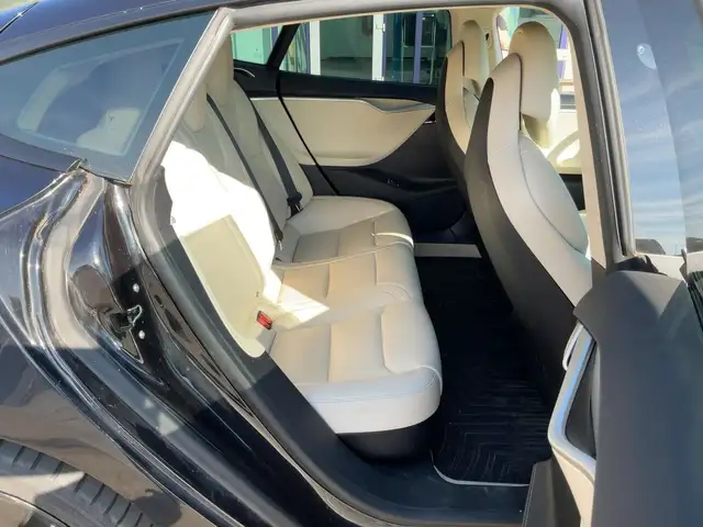 Tesla Model S view 8