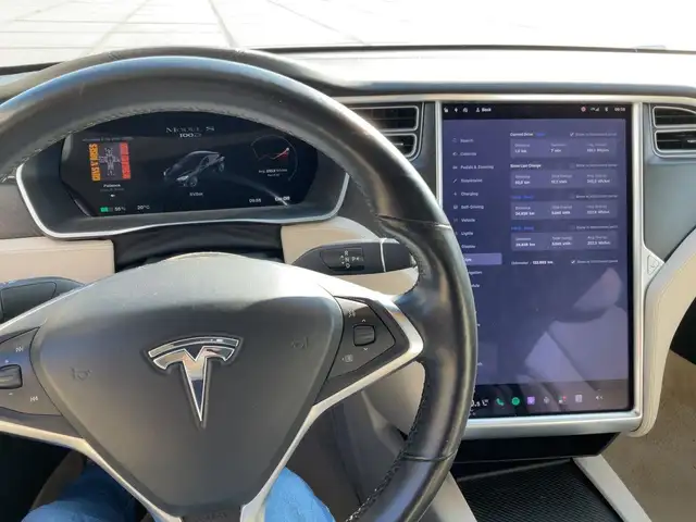Tesla Model S view 6