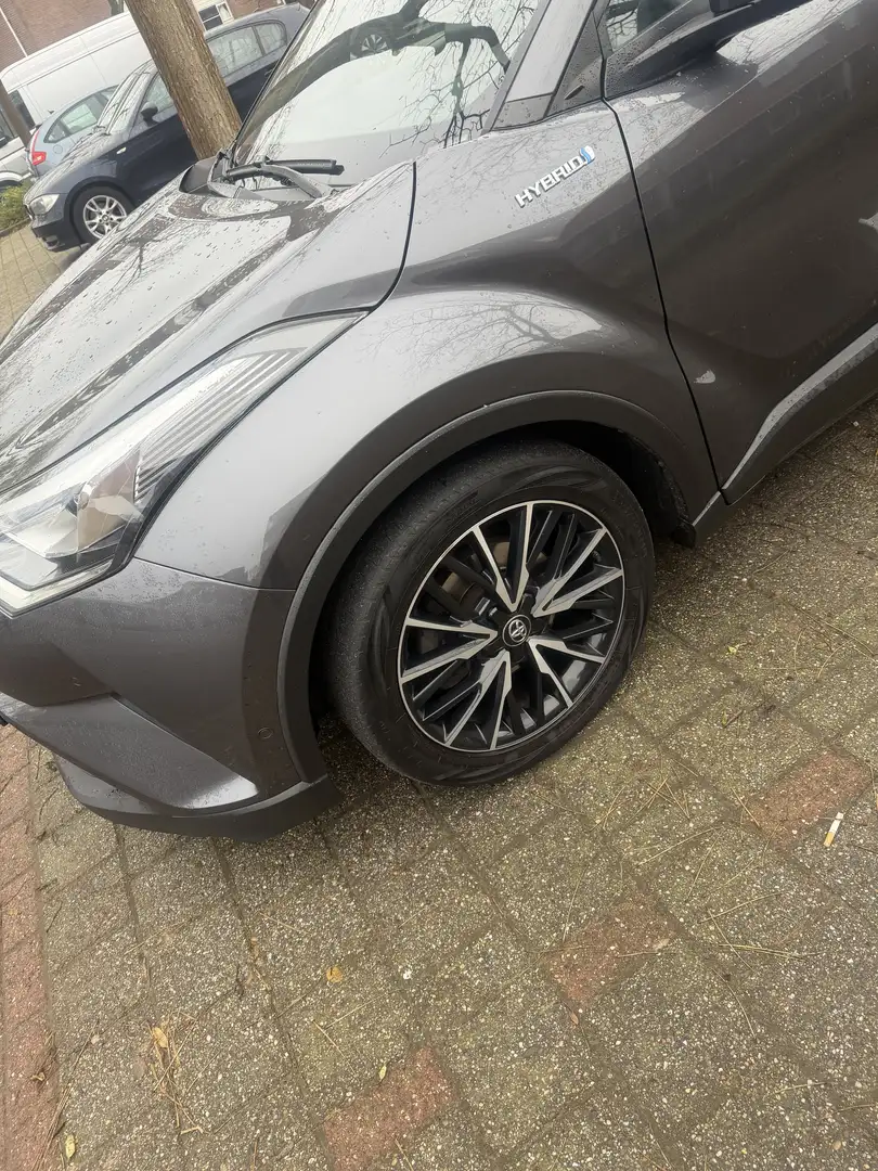 Toyota C-HR 1.8 Hybrid Executive Grey - 2