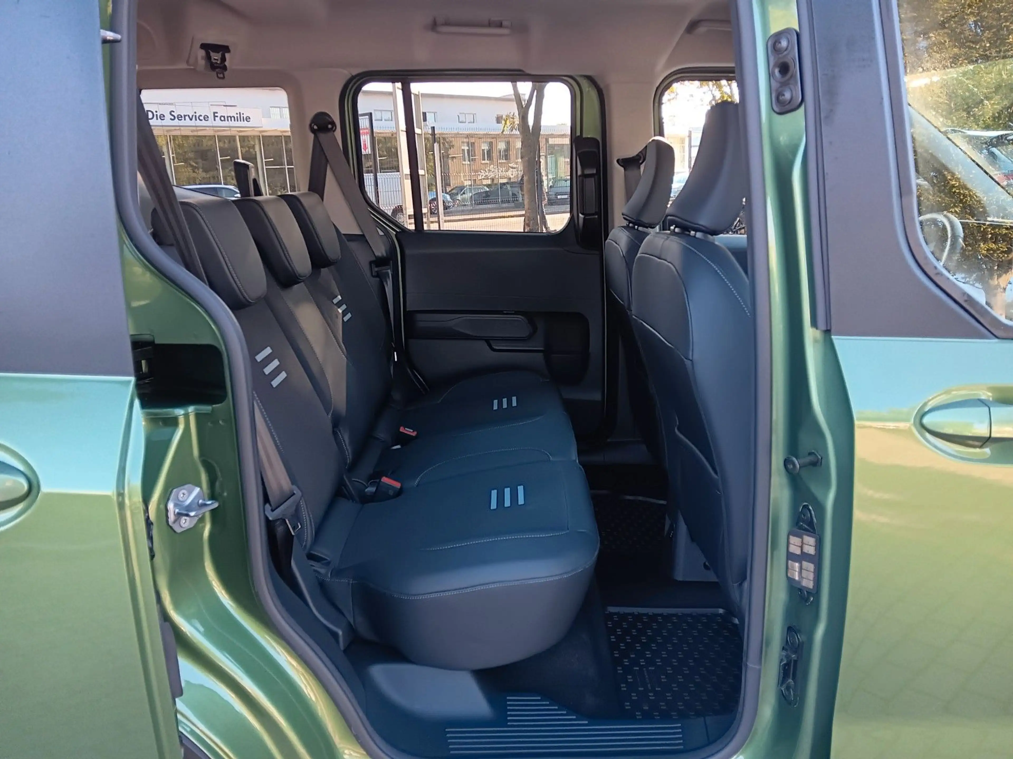Ford Tourneo Courier Active AHZV Klima DAB Navi SHZ — photo 7
