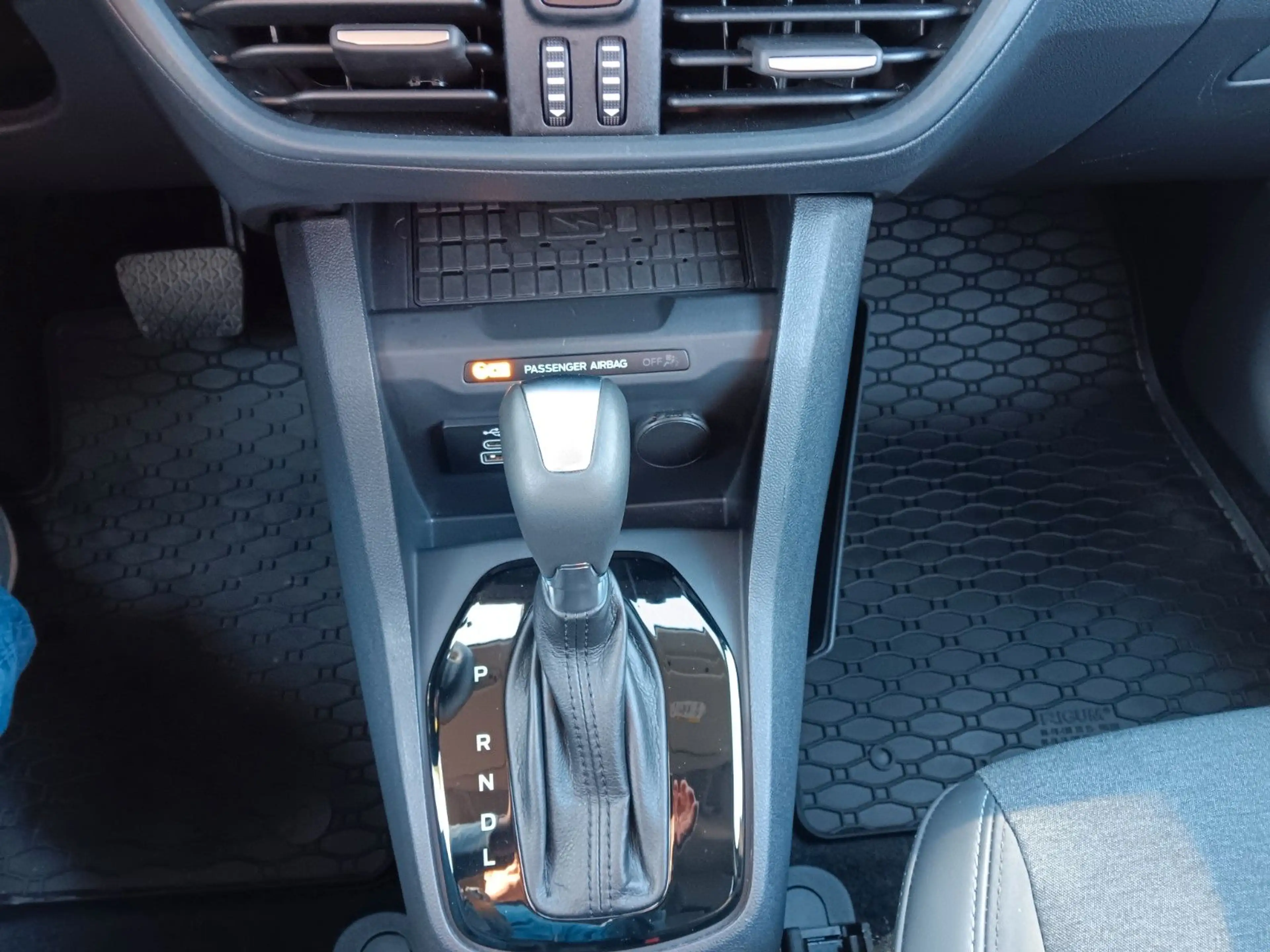 Ford Tourneo Courier Active AHZV Klima DAB Navi SHZ — photo 14