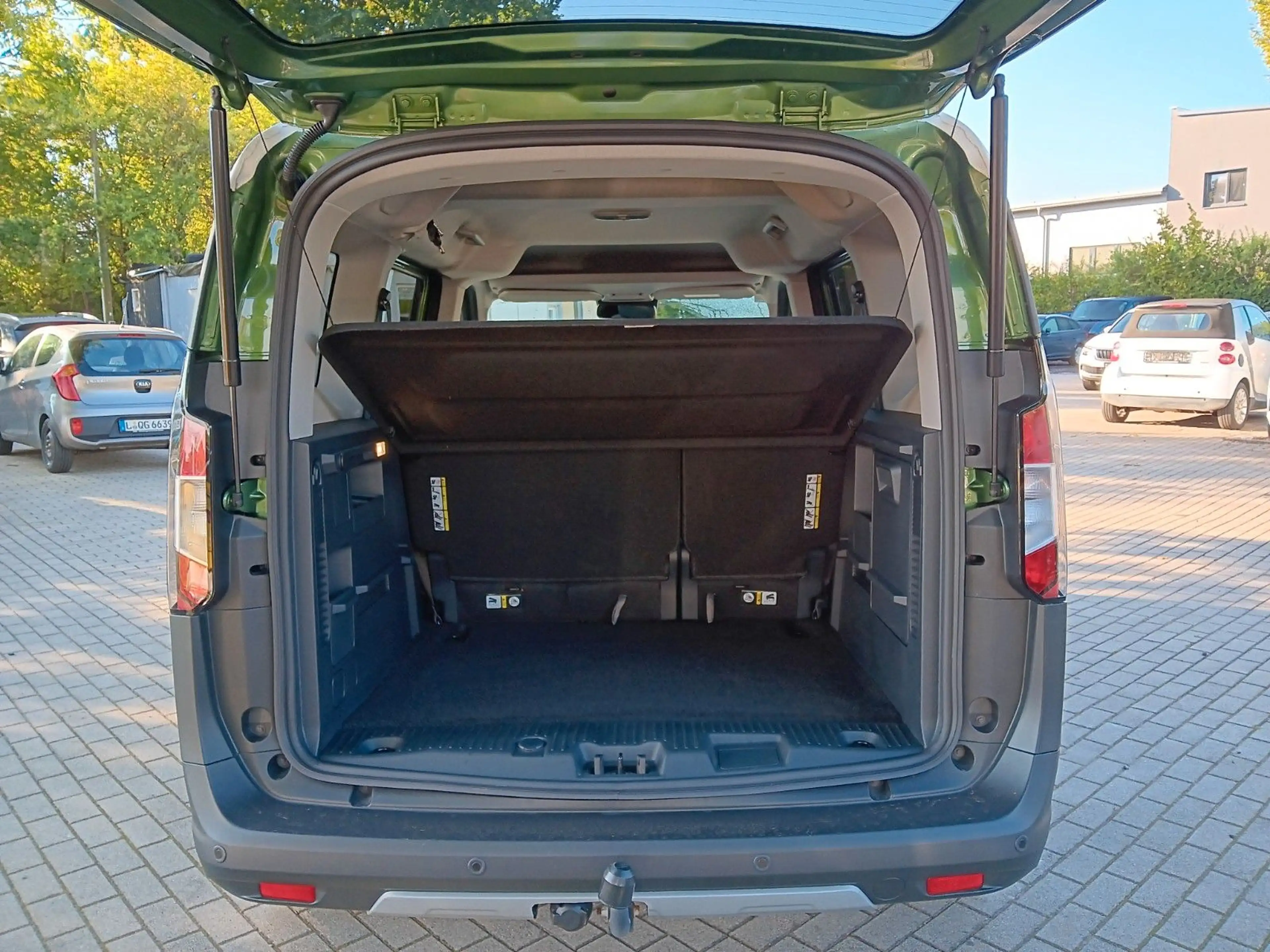 Ford Tourneo Courier Active AHZV Klima DAB Navi SHZ — photo 8