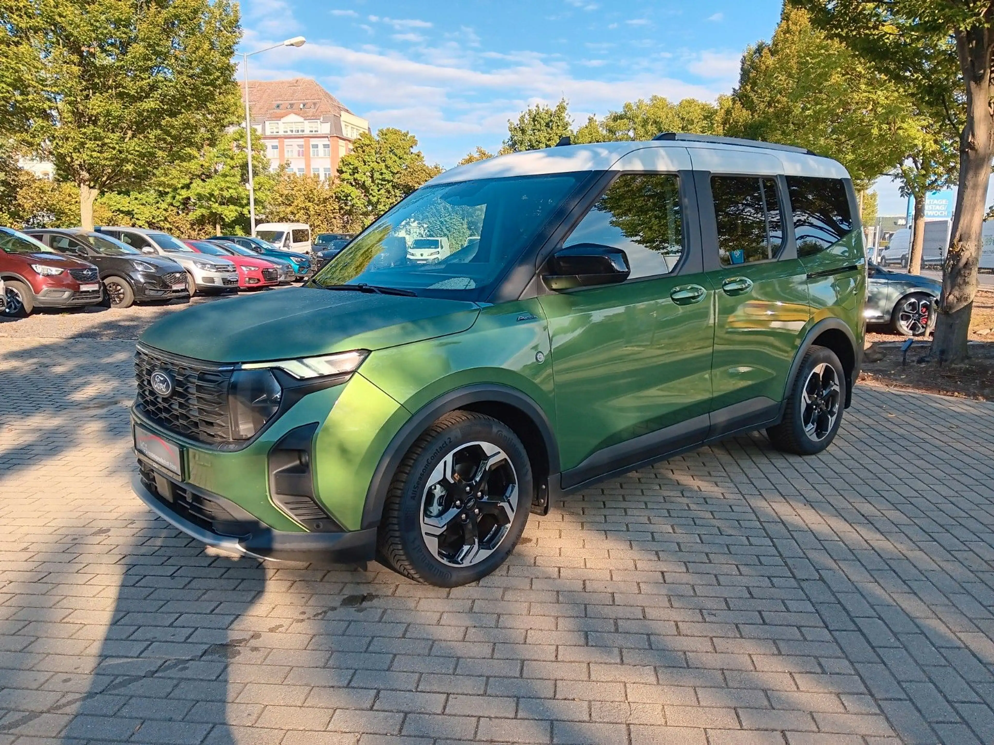 Ford Tourneo Courier Active AHZV Klima DAB Navi SHZ