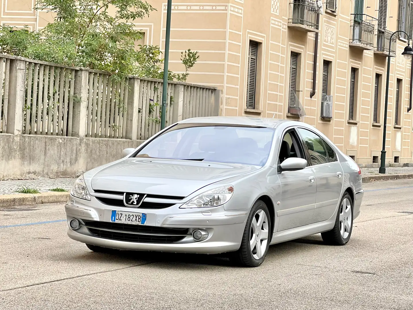 Peugeot 607 2.7 V6 HDi 24V Bi-Turbo 204cv aut. Titanio JBL-RCA Silber - 1