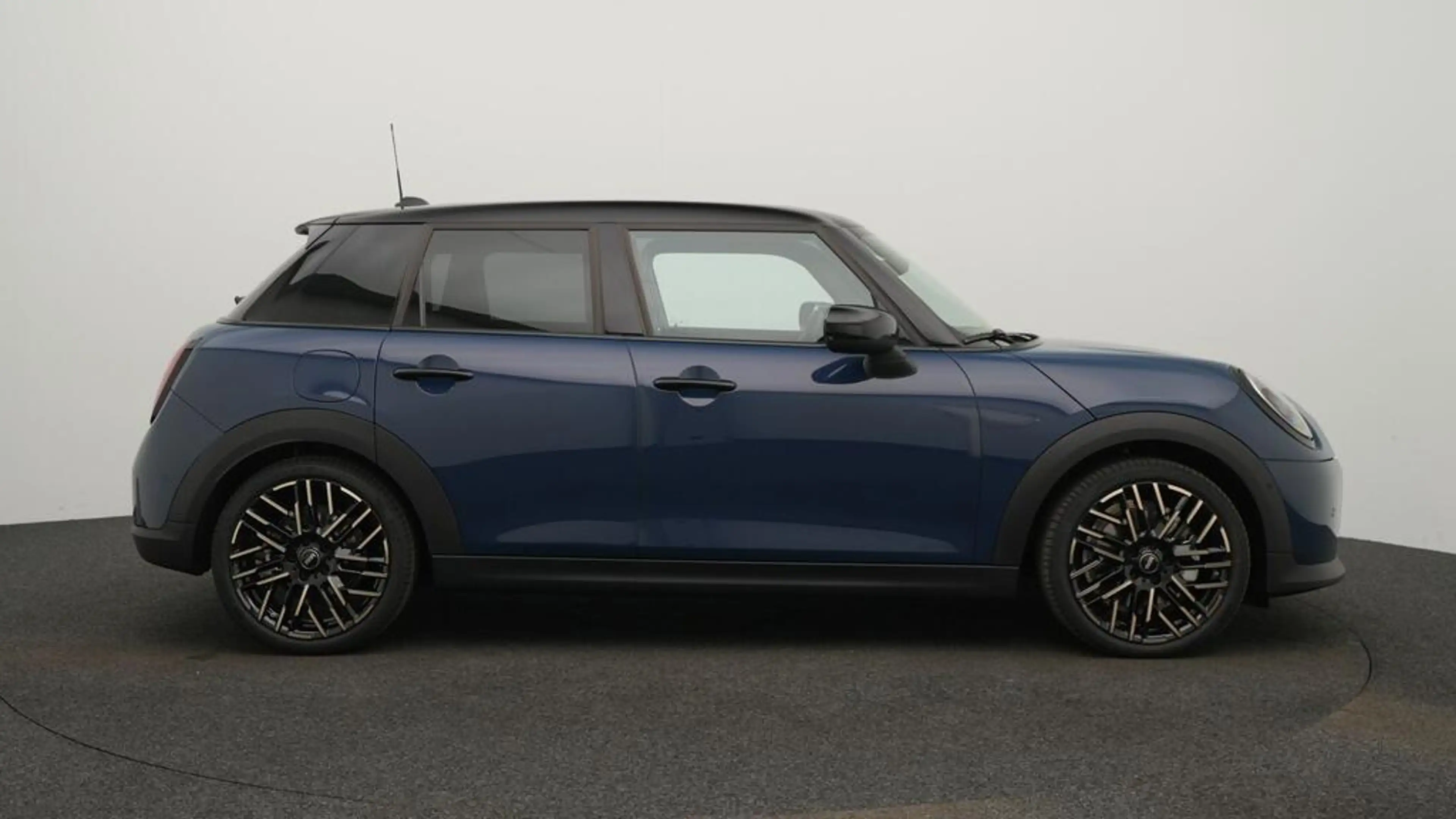MINI Cooper C Favoured Trim — photo 2