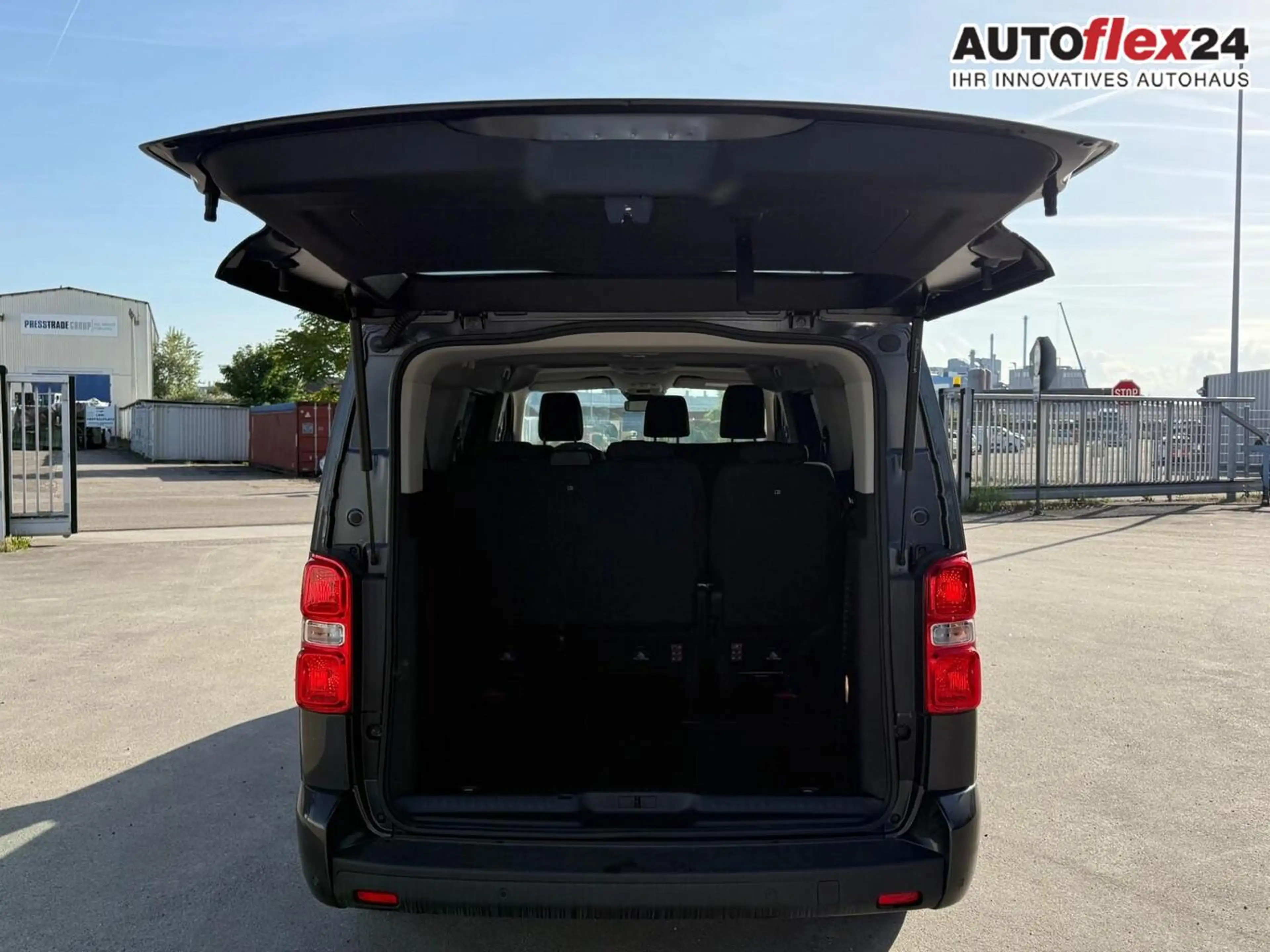 Citroen Spacetourer Plus XL 9S KlimaP LED CarP PDC PrivG 132 kW (17... — photo 11