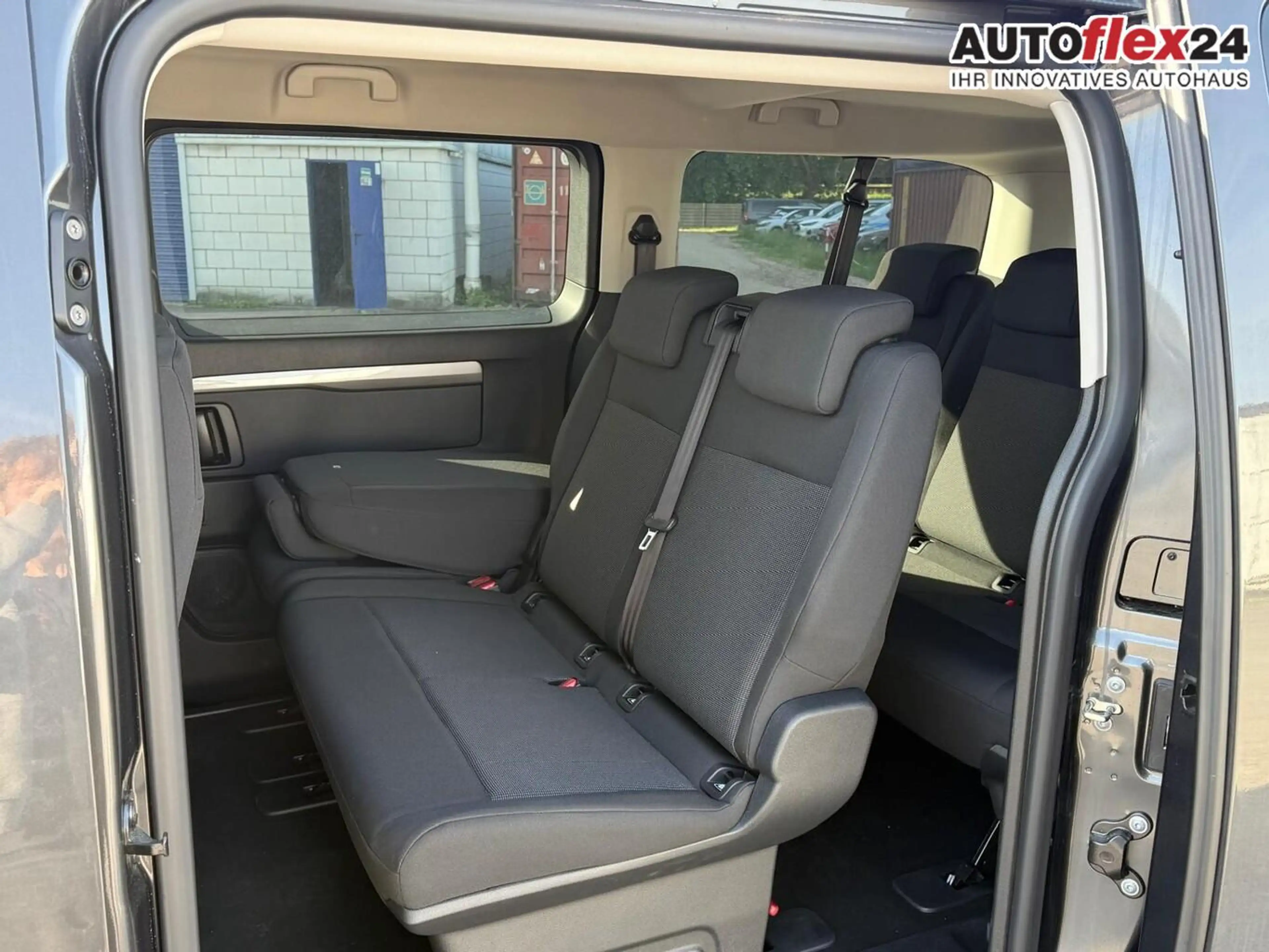 Citroen Spacetourer Plus XL 9S KlimaP LED CarP PDC PrivG 132 kW (17... — photo 8
