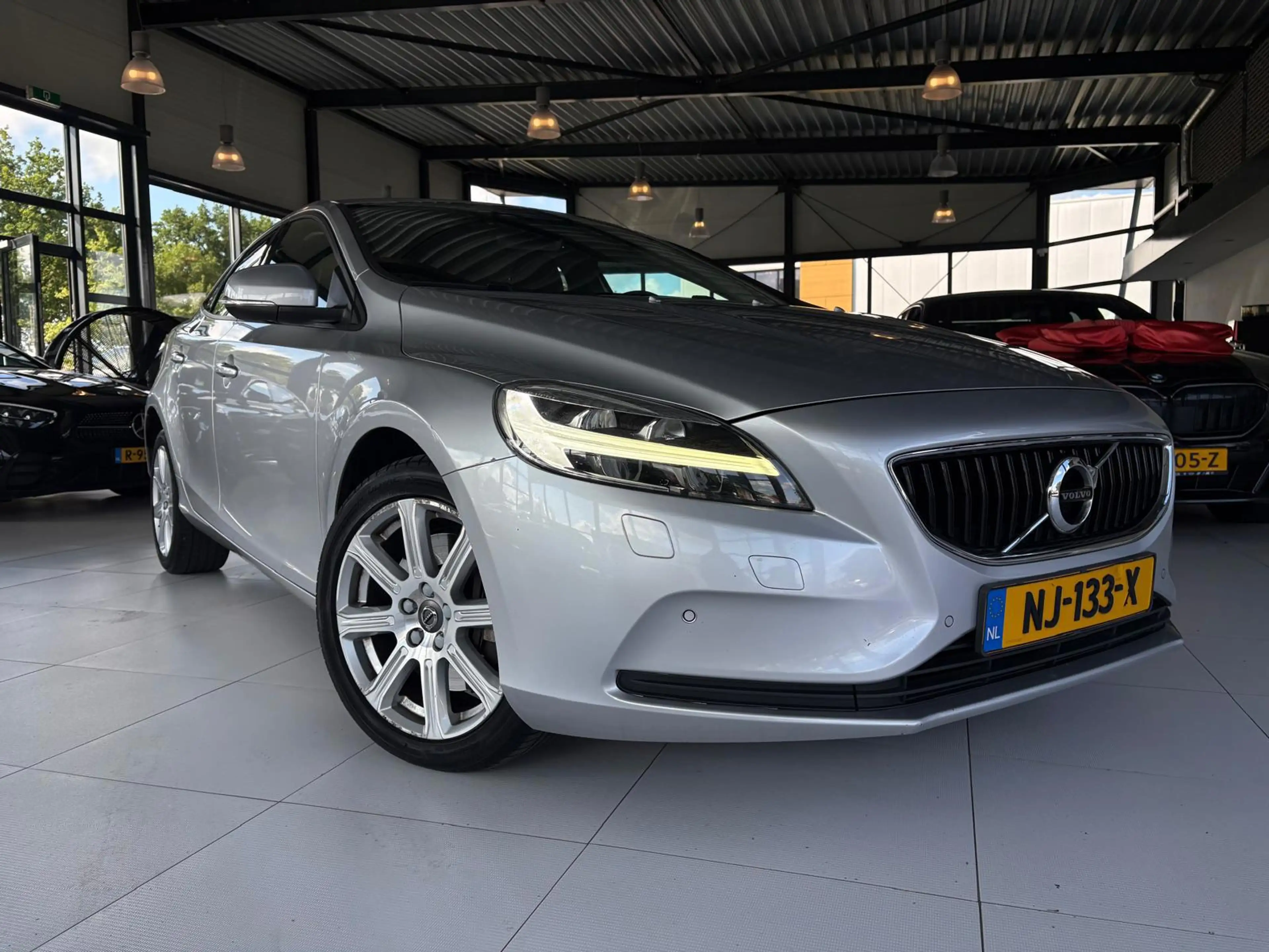 Volvo V40 1.5 T2 Nordic+ | Stoelverwarming | Navi | LED | PD — photo 10