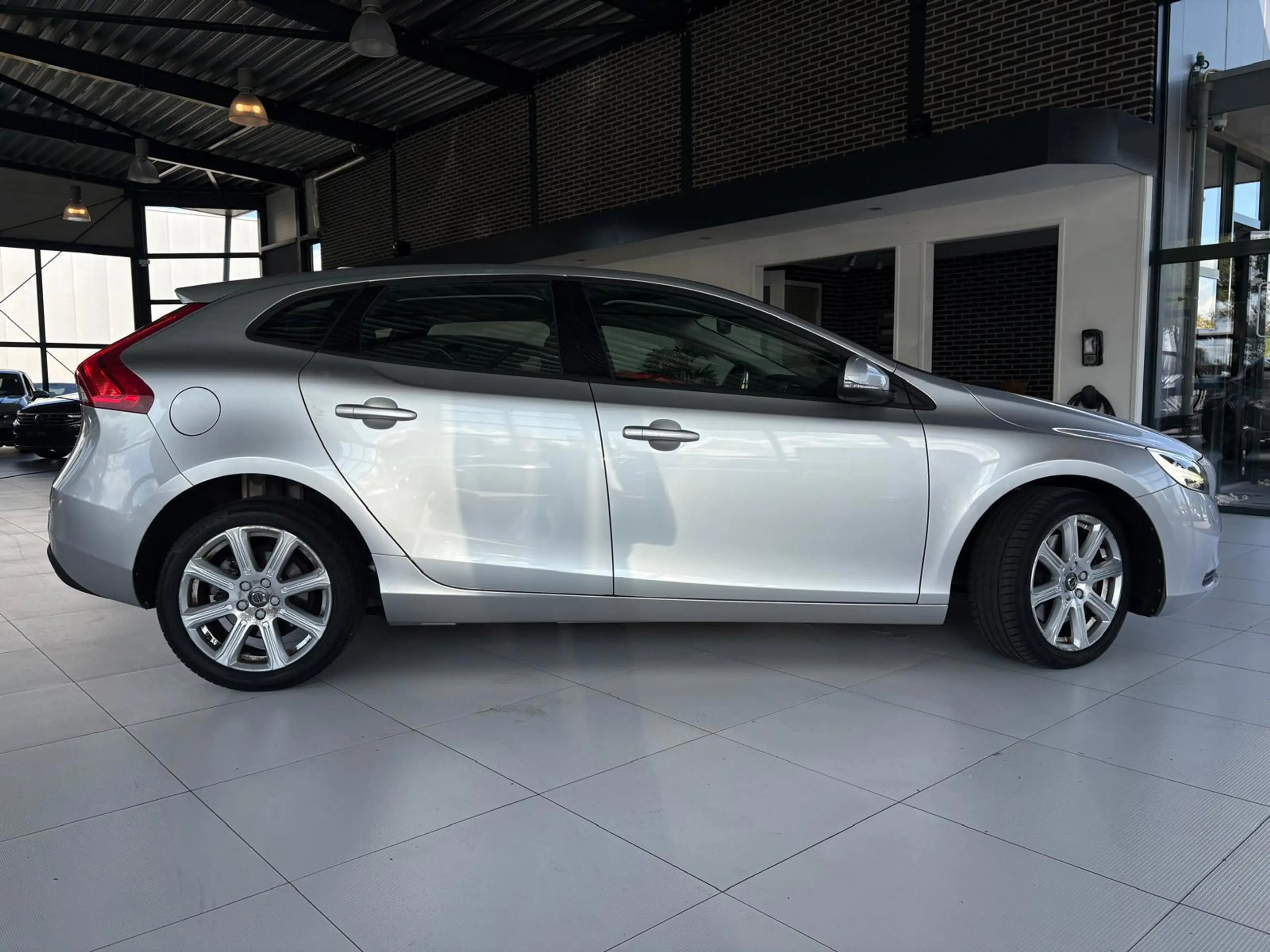 Volvo V40 1.5 T2 Nordic+ | Stoelverwarming | Navi | LED | PD — photo 8