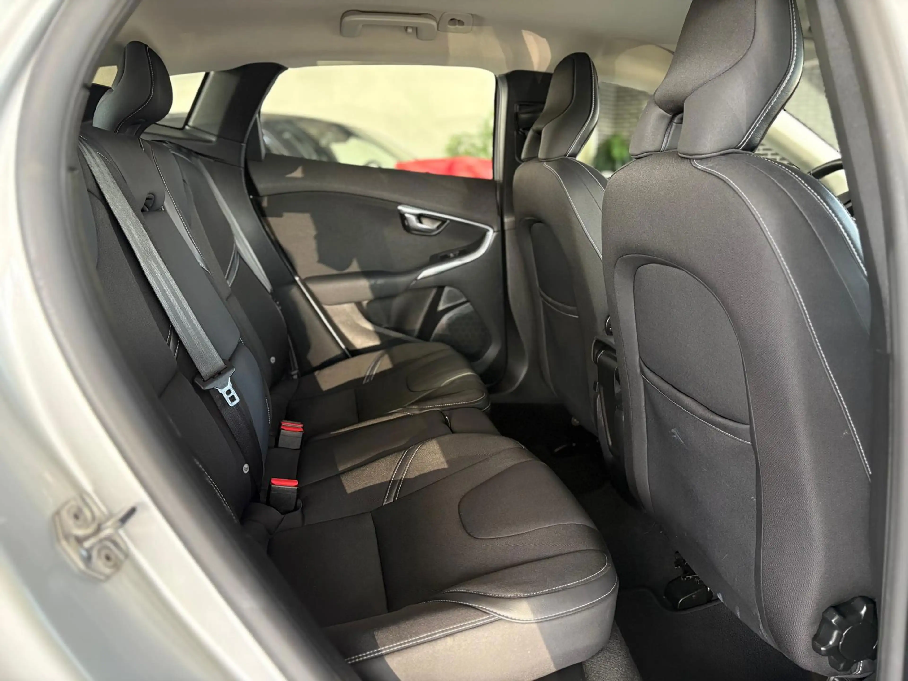 Volvo V40 1.5 T2 Nordic+ | Stoelverwarming | Navi | LED | PD — photo 11