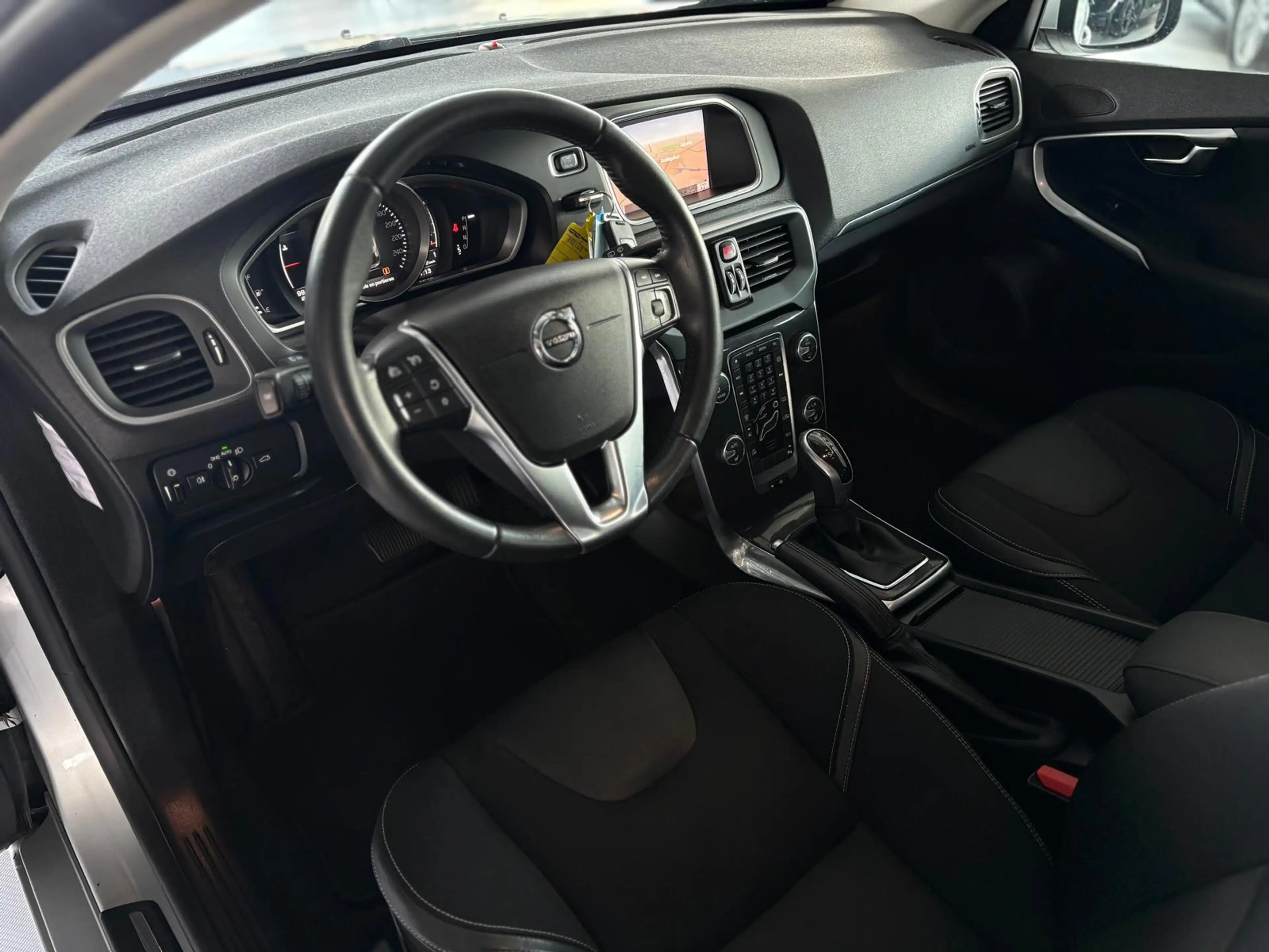 Volvo V40 1.5 T2 Nordic+ | Stoelverwarming | Navi | LED | PD — photo 13