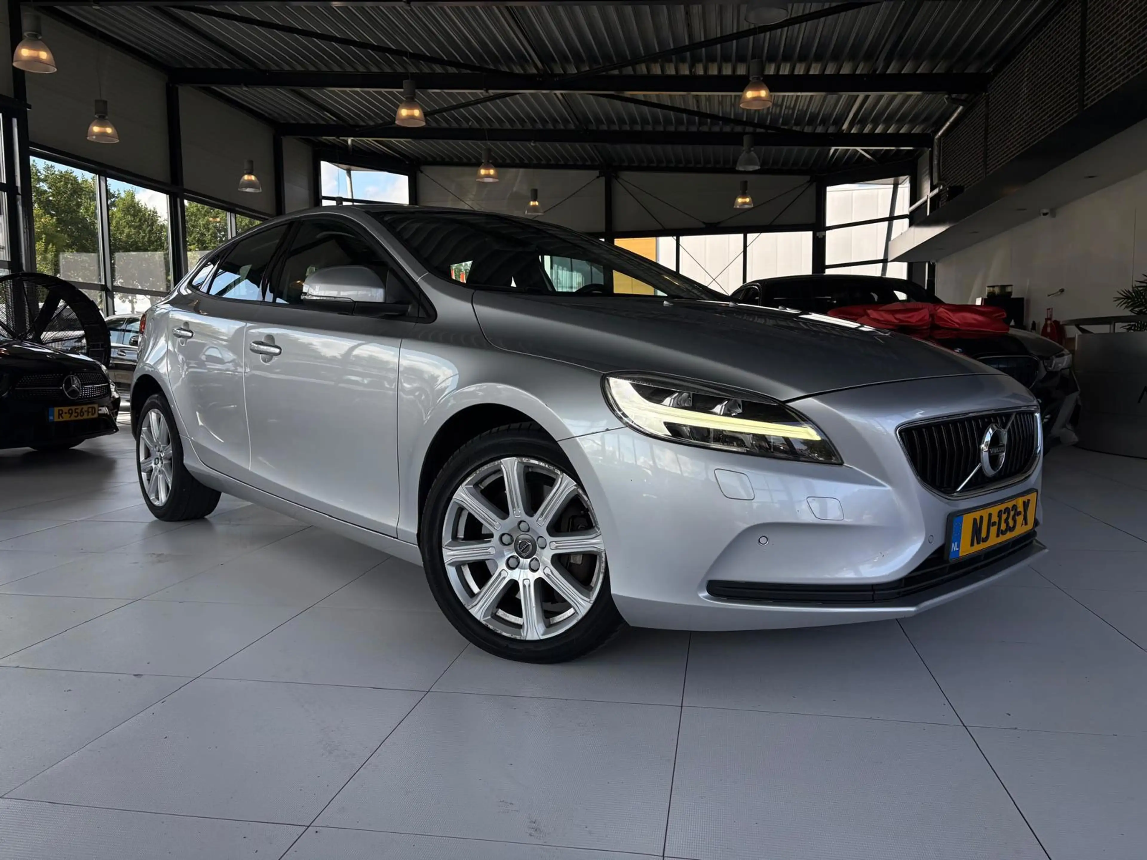 Volvo V40 1.5 T2 Nordic+ | Stoelverwarming | Navi | LED | PD — photo 9