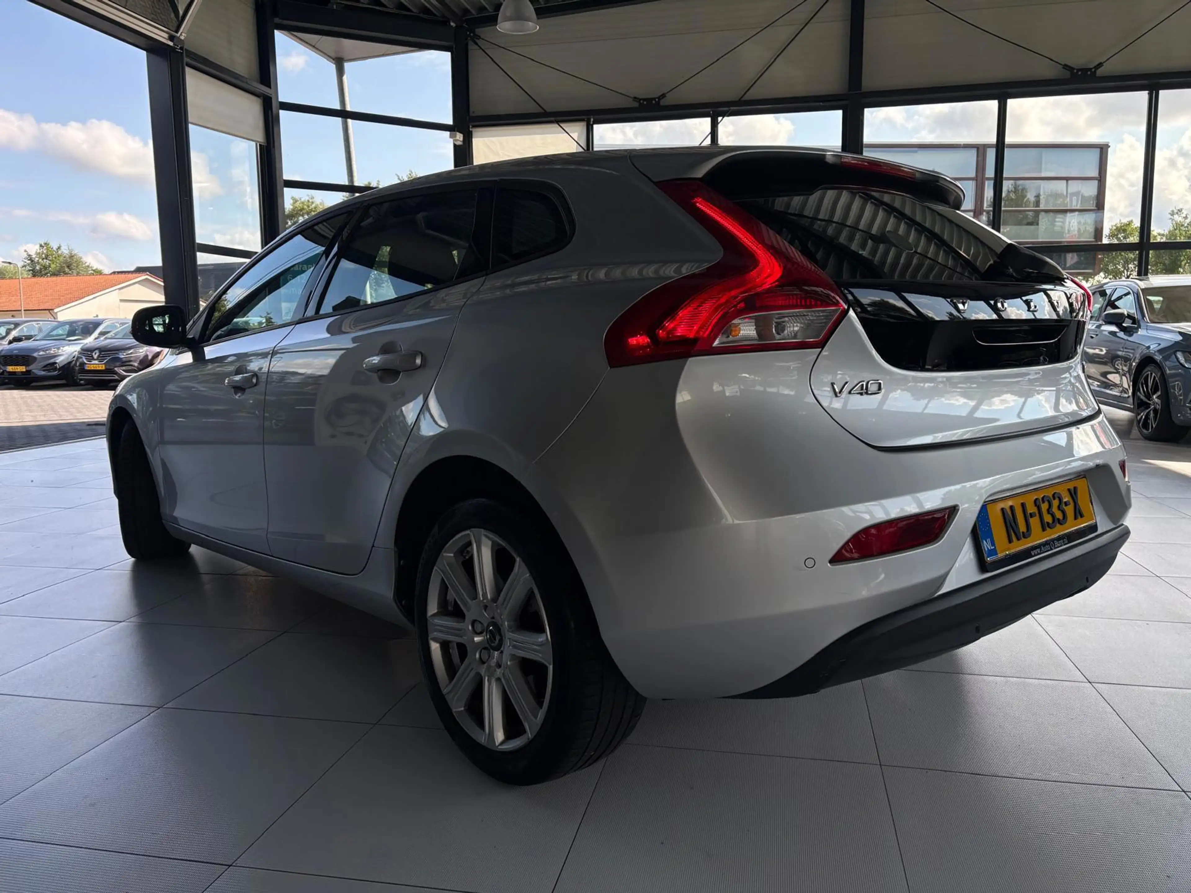 Volvo V40 1.5 T2 Nordic+ | Stoelverwarming | Navi | LED | PD — photo 4
