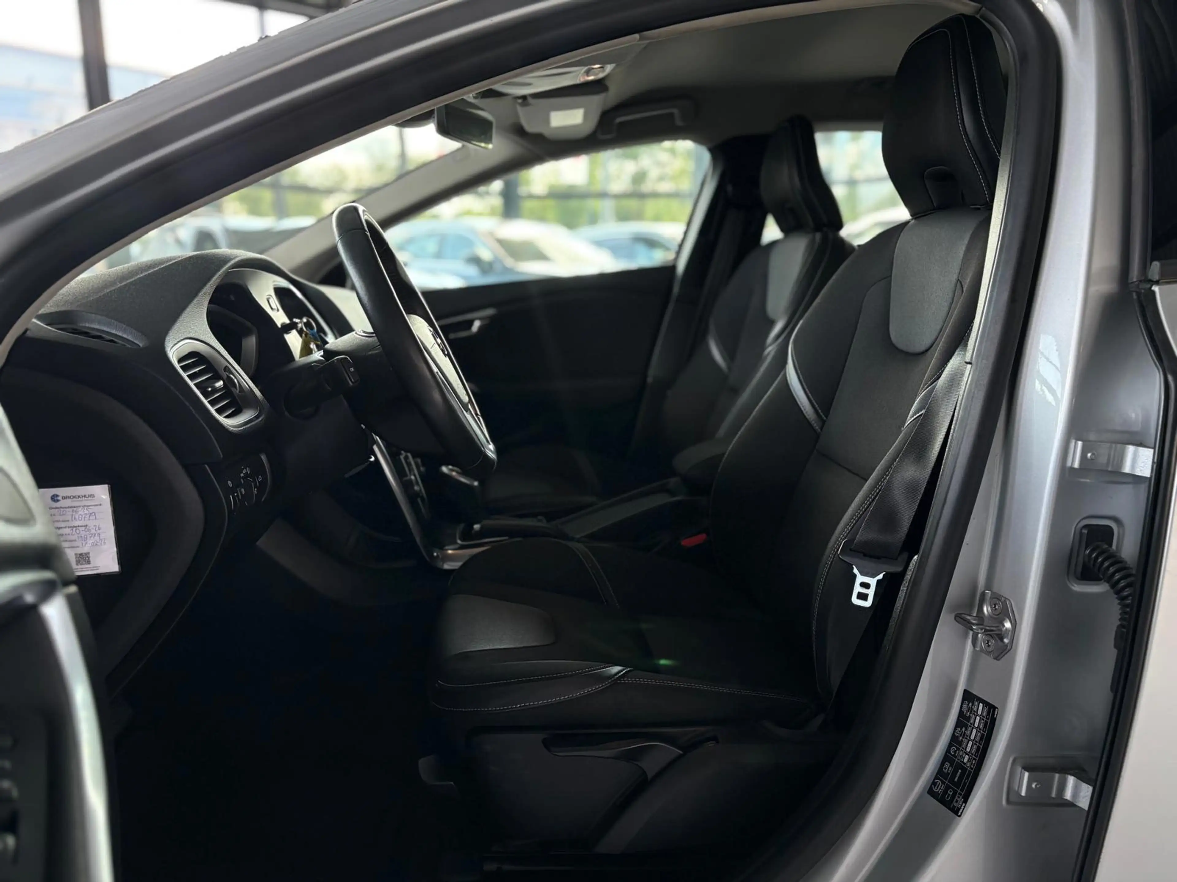 Volvo V40 1.5 T2 Nordic+ | Stoelverwarming | Navi | LED | PD — photo 15