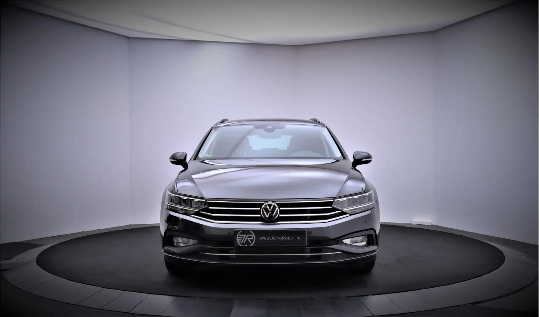 Volkswagen Passat Variant 1.5TSI 150Pk DSG COMFORTLINE Executive LED/NAVI/AP Grijs - 2