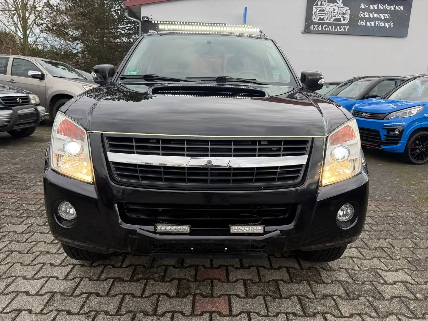 Isuzu D-Max Space Cab Custom 4WD Schwarz - 2