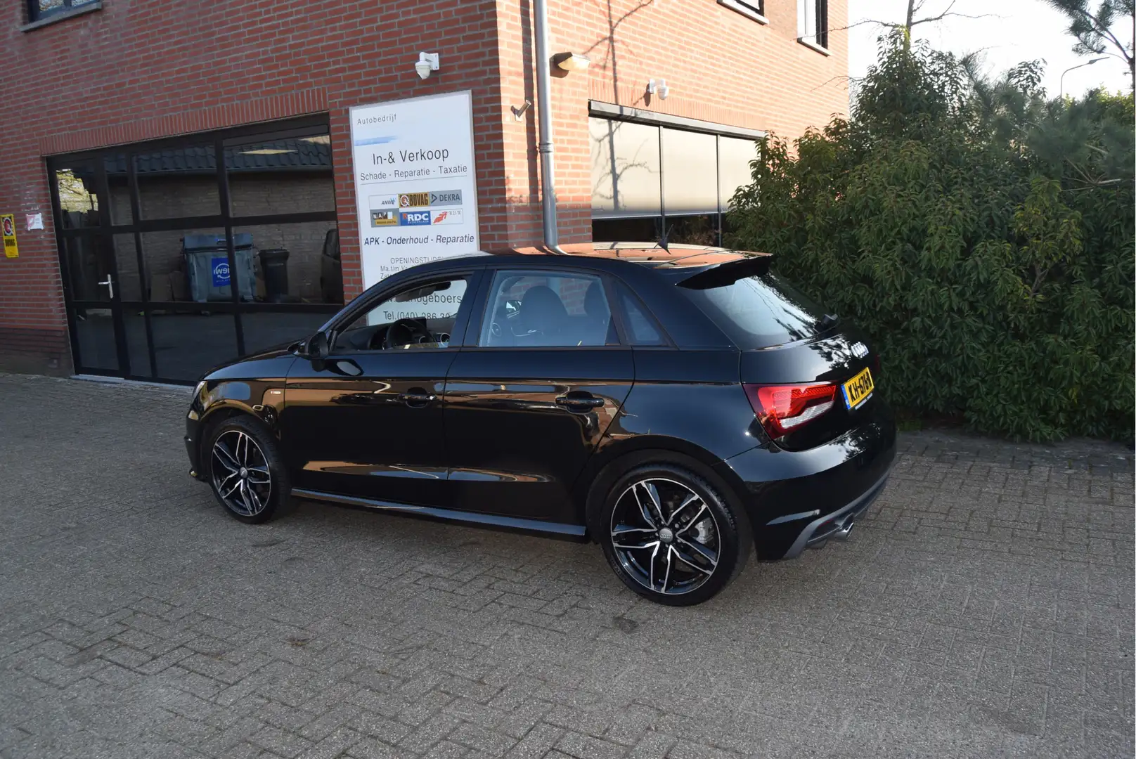 Audi A1 Sportback 1.0 TFSI S-line | Cruise | Navi | Noir - 2