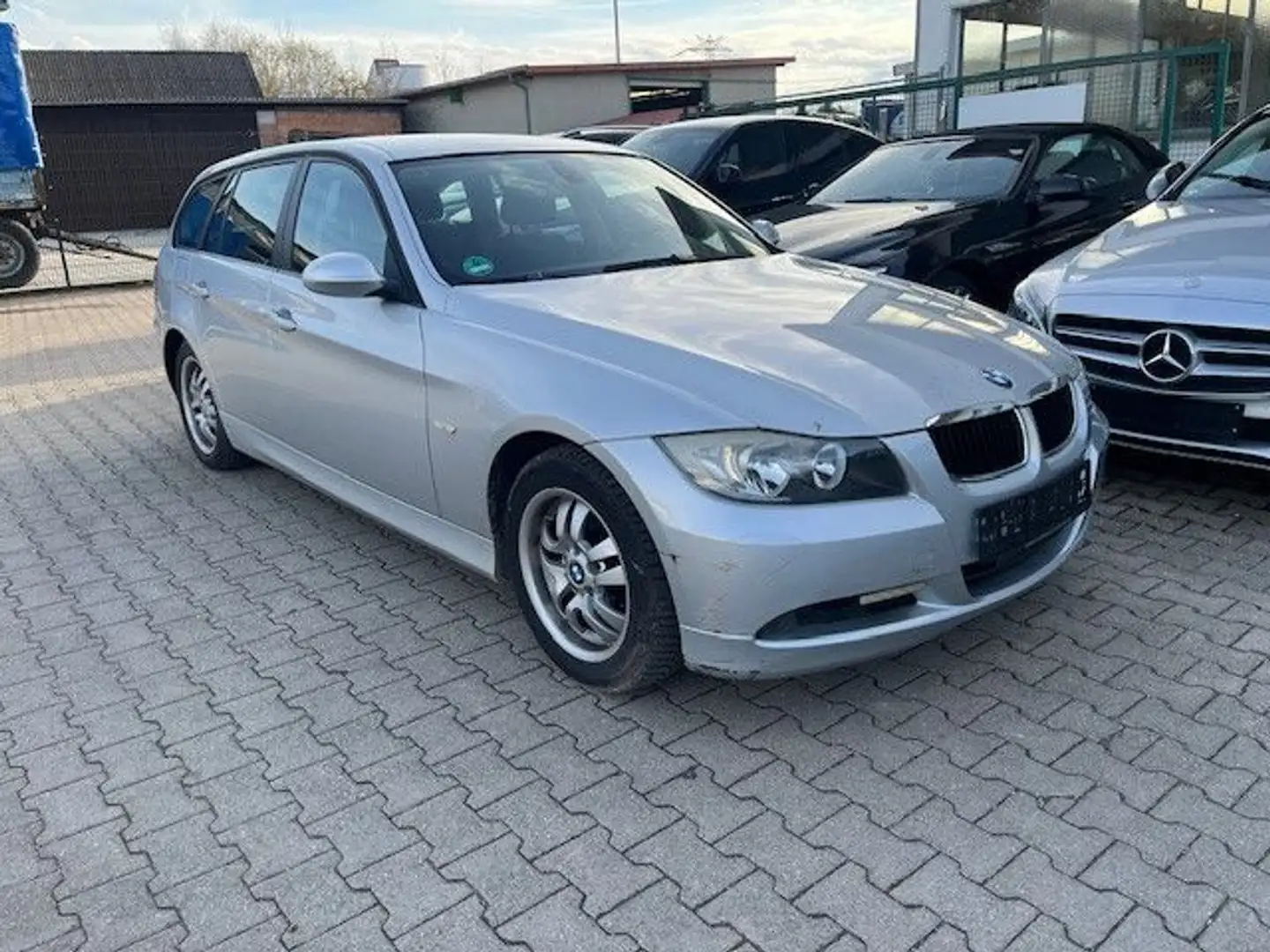 BMW 320 i Touring * AUTOMATIK * LEDER * 76.000 KM * Silber - 1