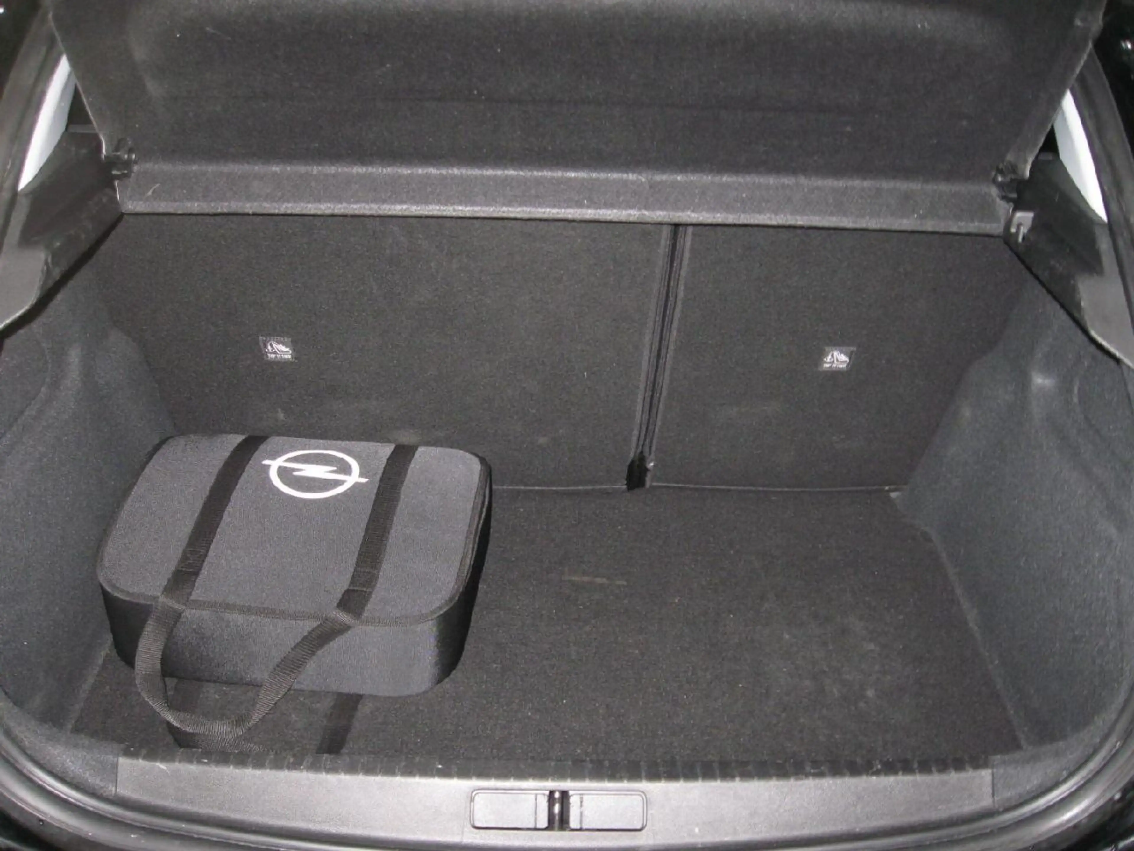 Opel Corsa-e e Elegance — photo 4