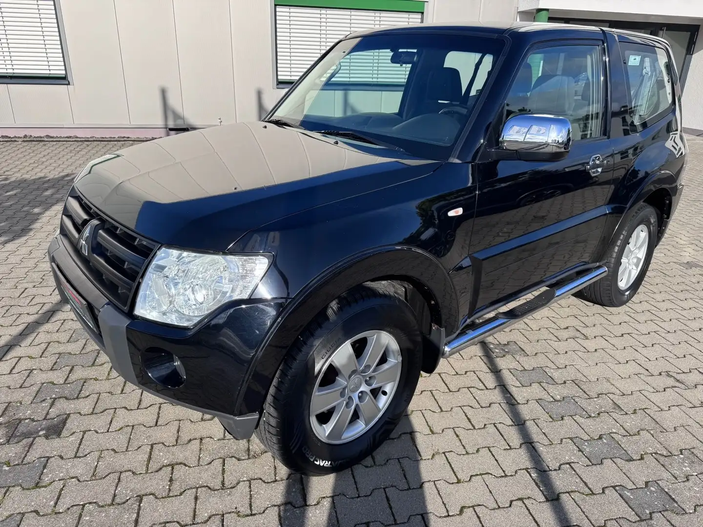 Mitsubishi Pajero 3.2 DI-D Invite-Standheizung Schwarz - 1