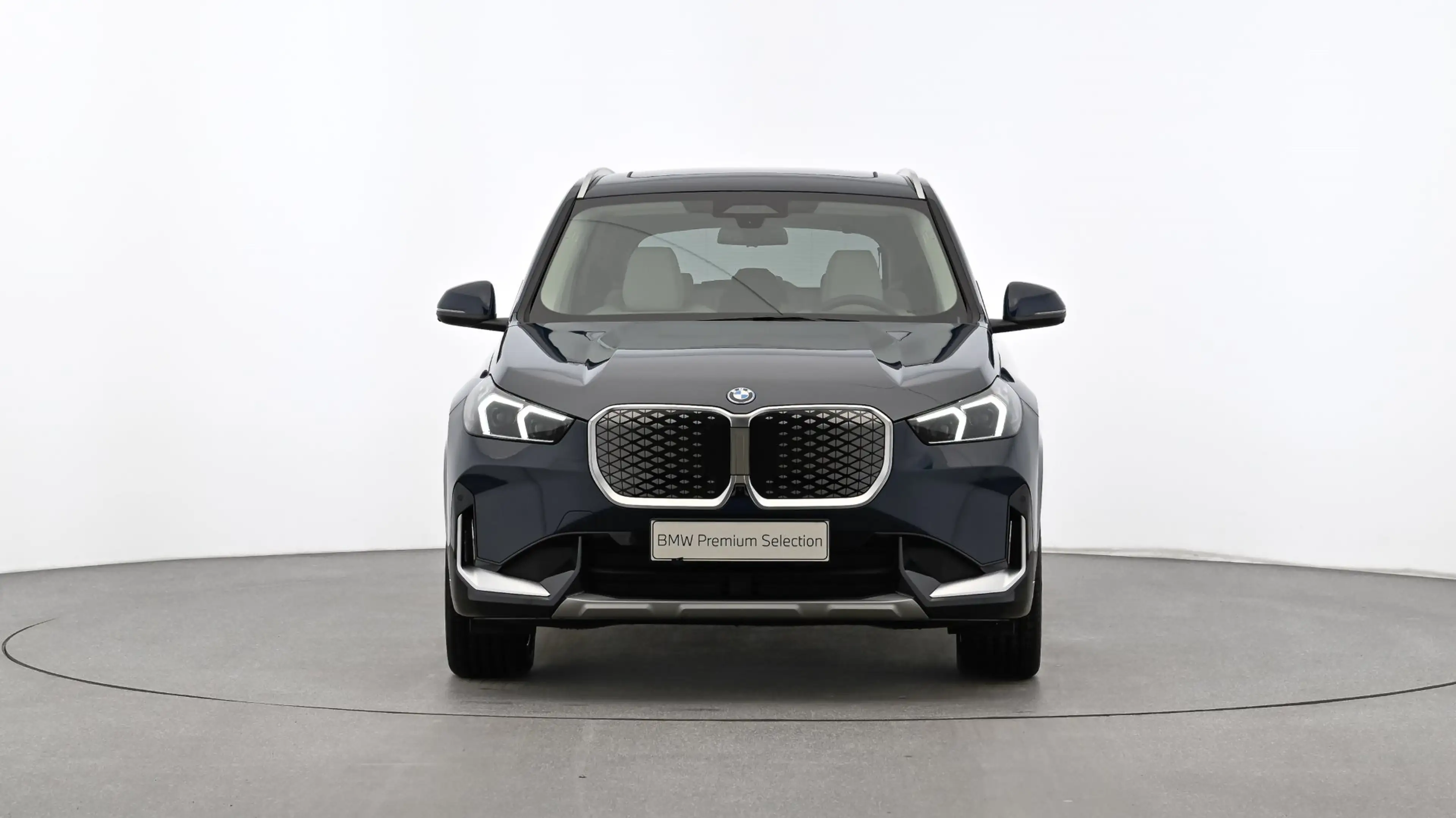 BMW iX1 xDrive30 — photo 6
