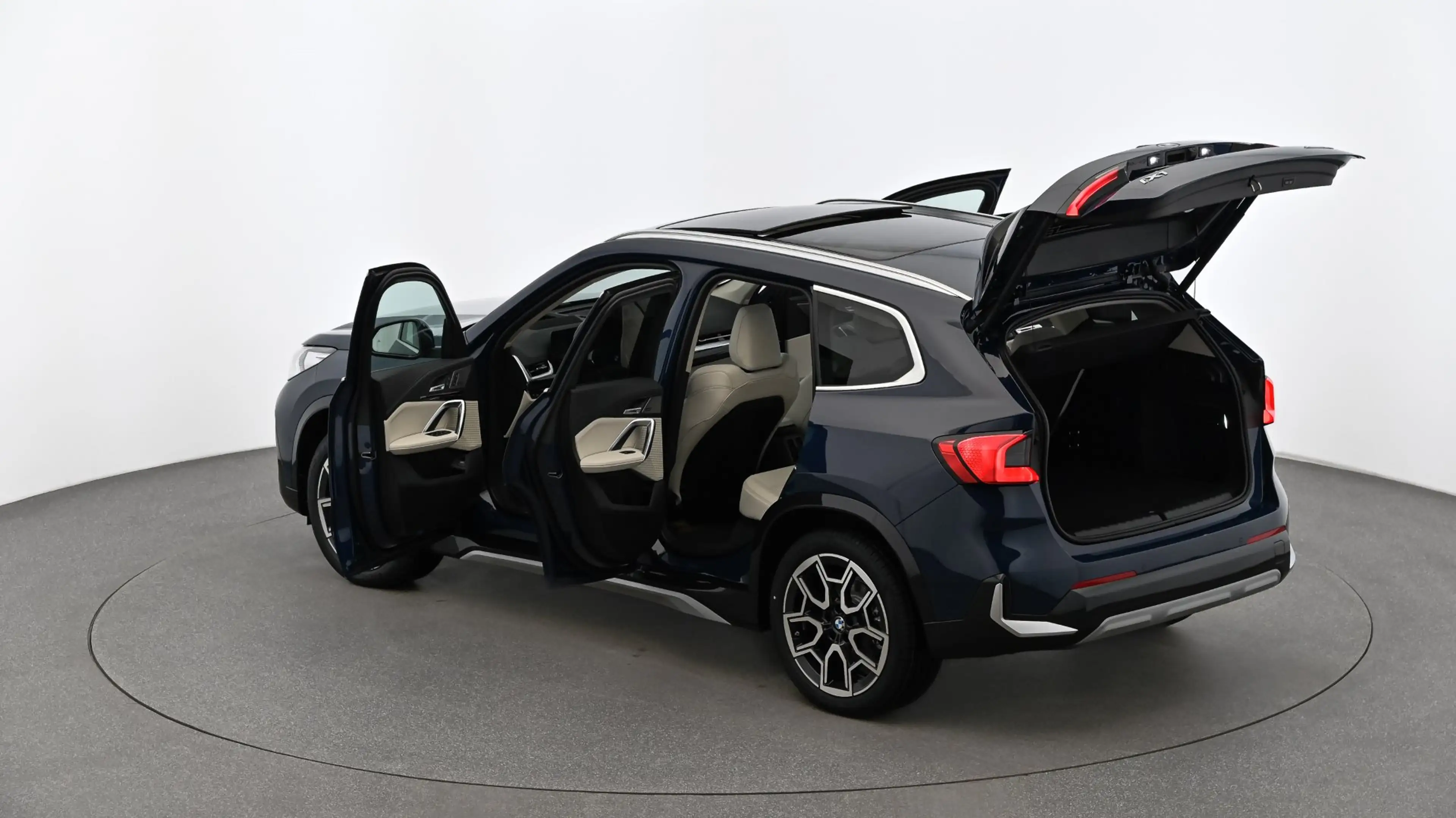 BMW iX1 xDrive30 — photo 11