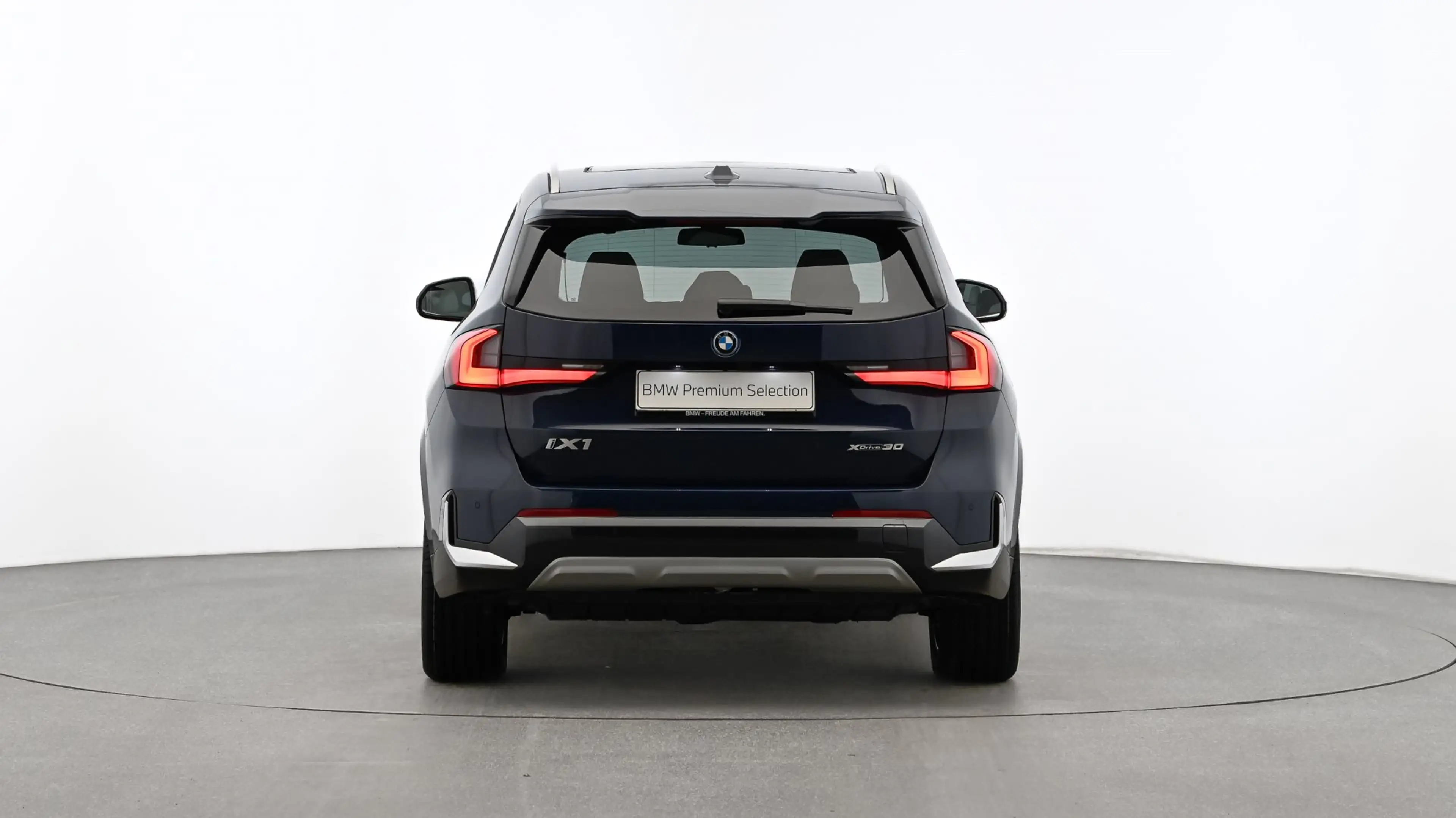 BMW iX1 xDrive30 — photo 2