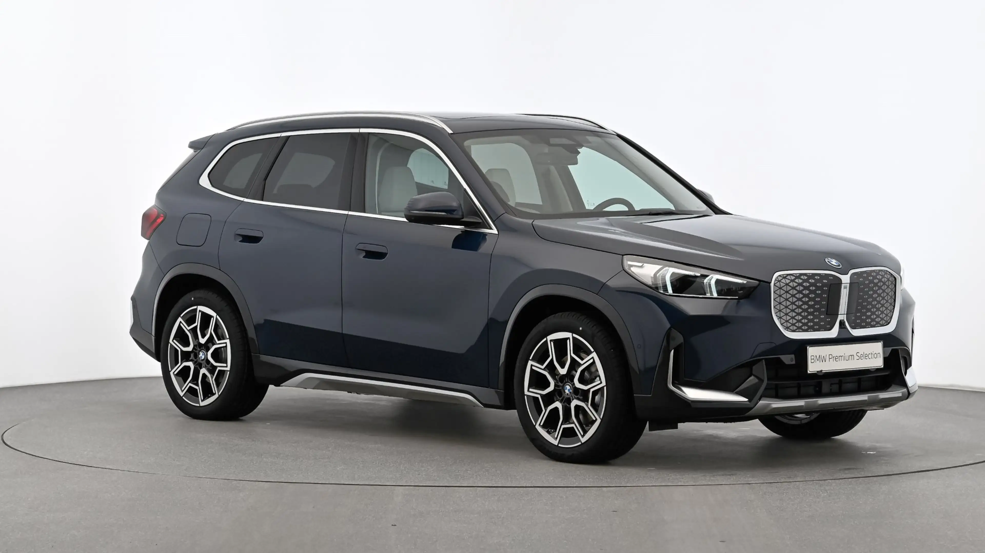 BMW iX1 xDrive30 — photo 7