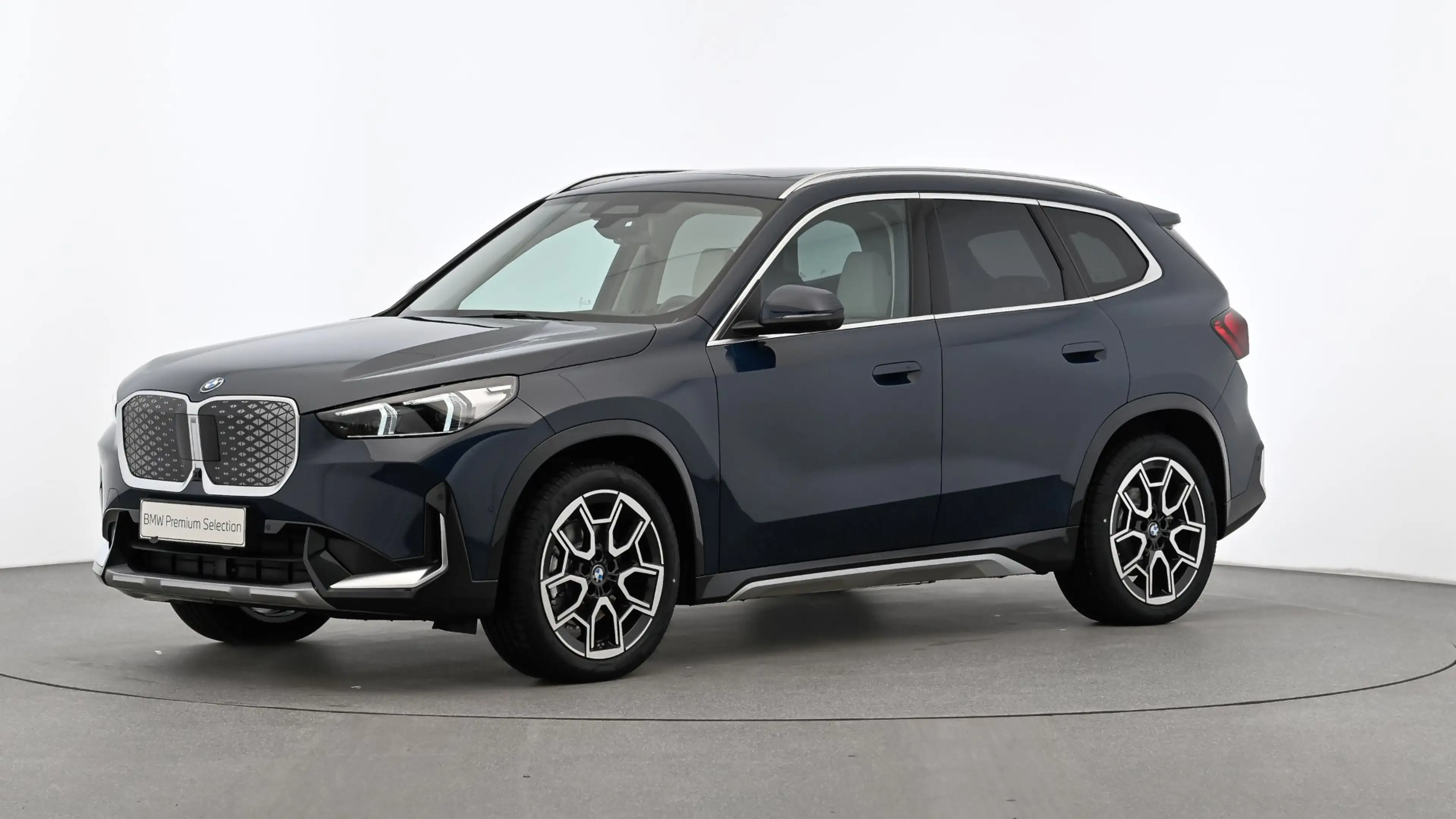 BMW iX1 xDrive30 — photo 5