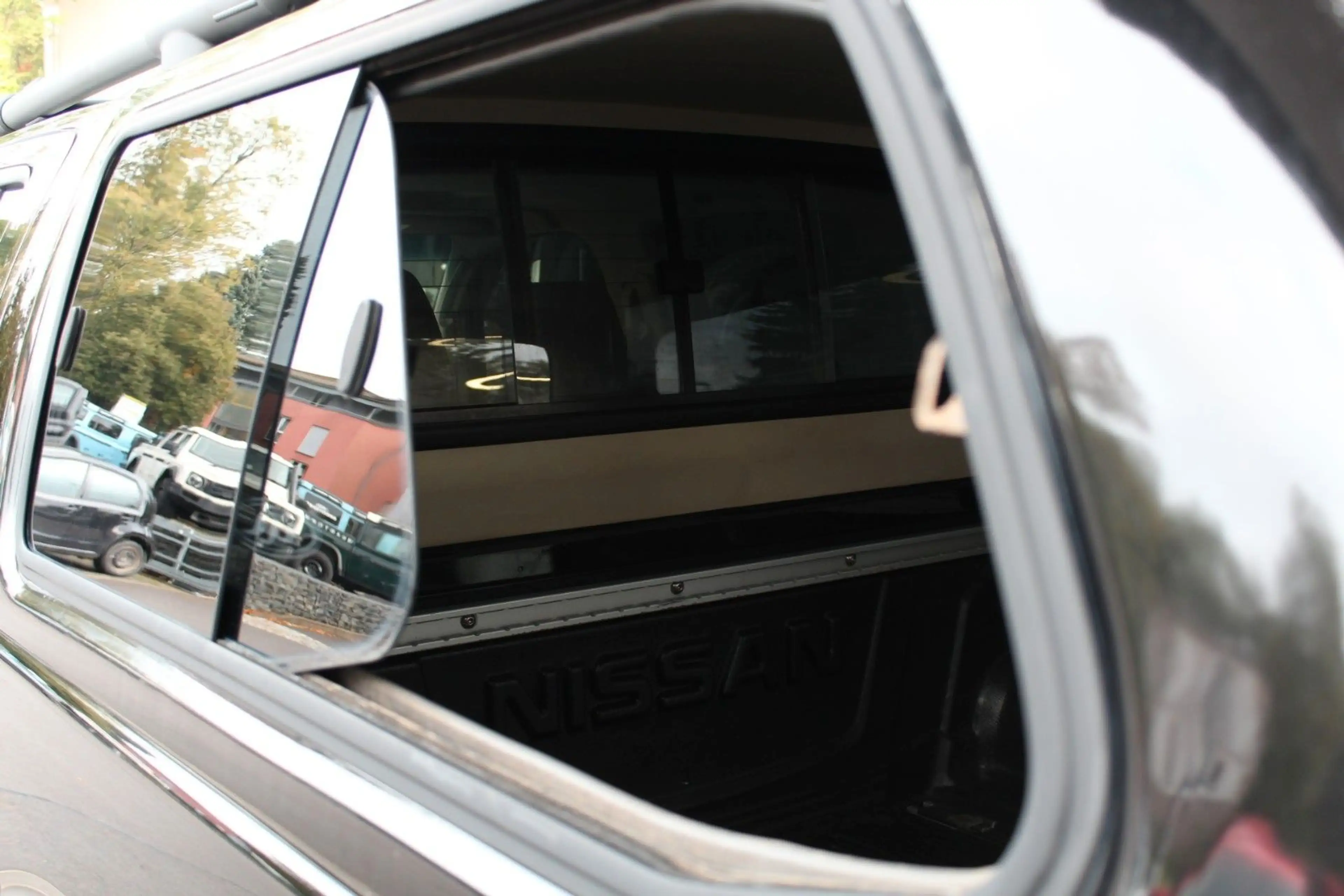 Nissan Navara 2.5 Double Cab PLATINUM EVO 4X4 — photo 7