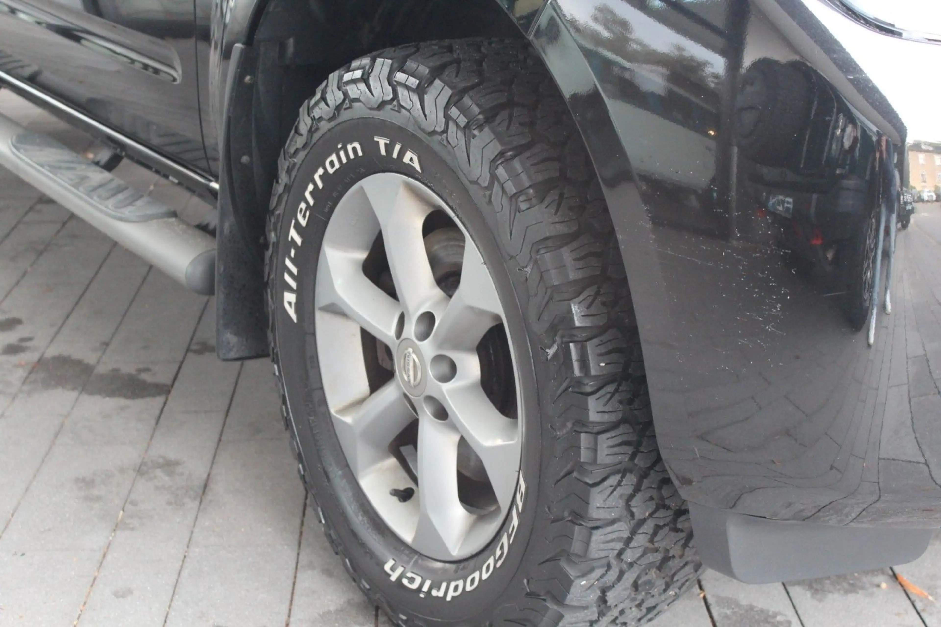 Nissan Navara 2.5 Double Cab PLATINUM EVO 4X4 — photo 3