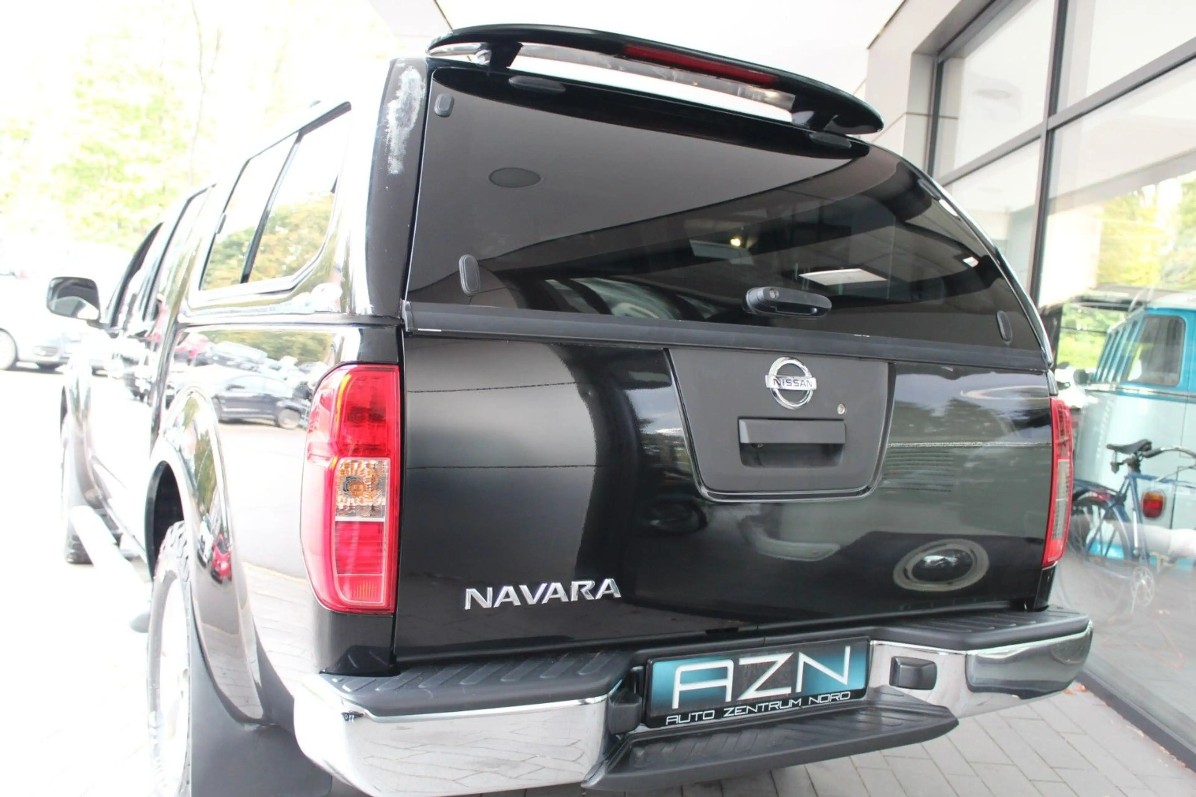 Nissan Navara 2.5 Double Cab PLATINUM EVO 4X4 — photo 6