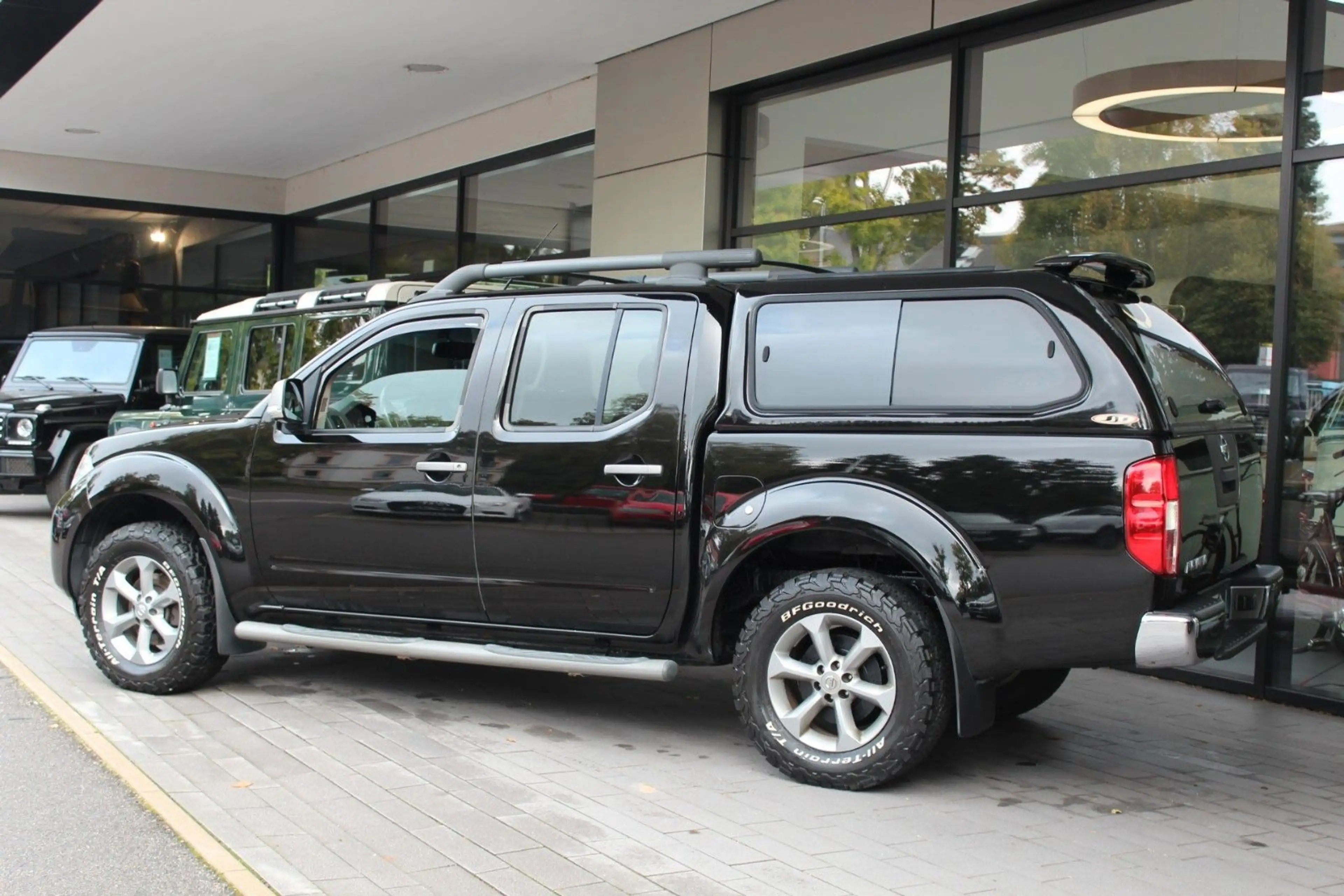 Nissan Navara 2.5 Double Cab PLATINUM EVO 4X4 — photo 5
