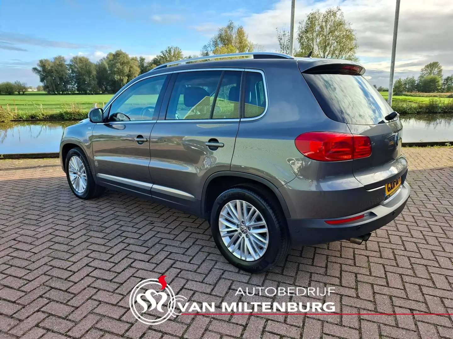 Volkswagen Tiguan 1.4 TSI Sport&Style Clima Stoelverw. PDC V+A Grijs - 2