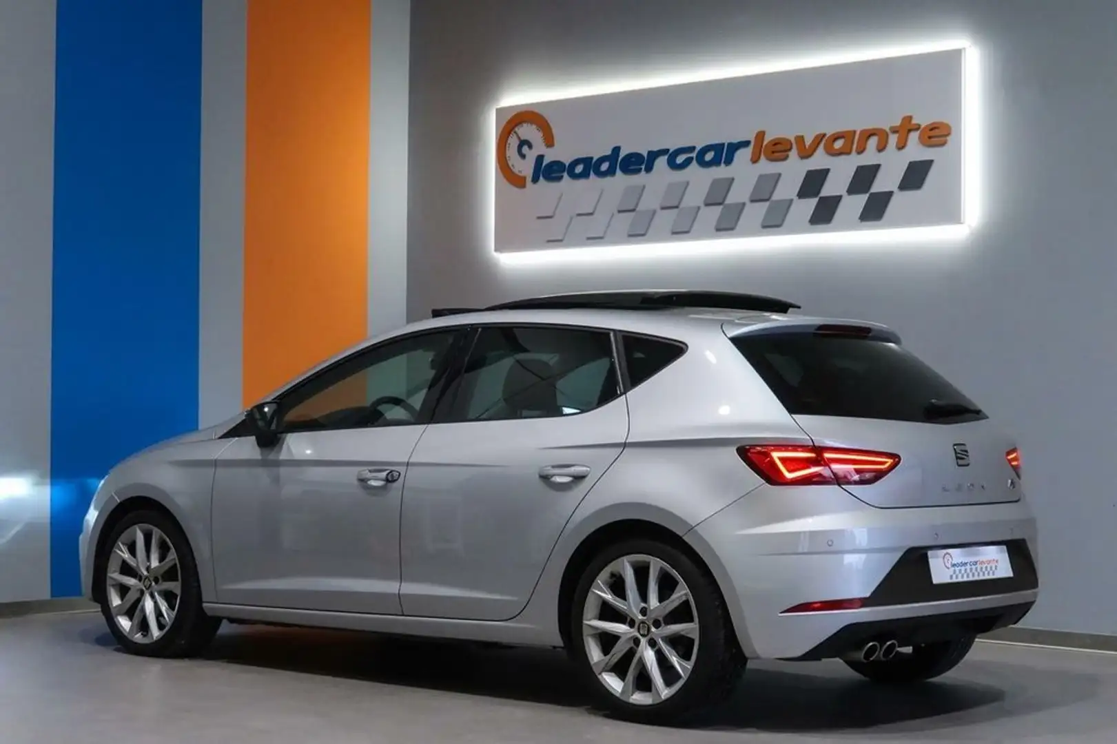 SEAT Leon 2.0 TDI CR S&amp;S FR DSG 150CV Zilver - 2