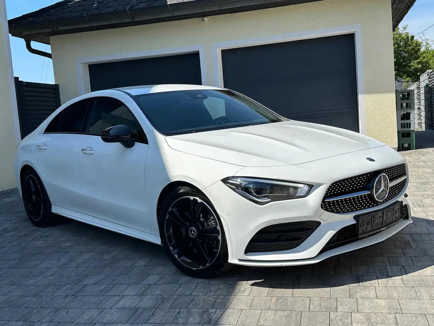 Mercedes-Benz CLA 200 Weiß - 1