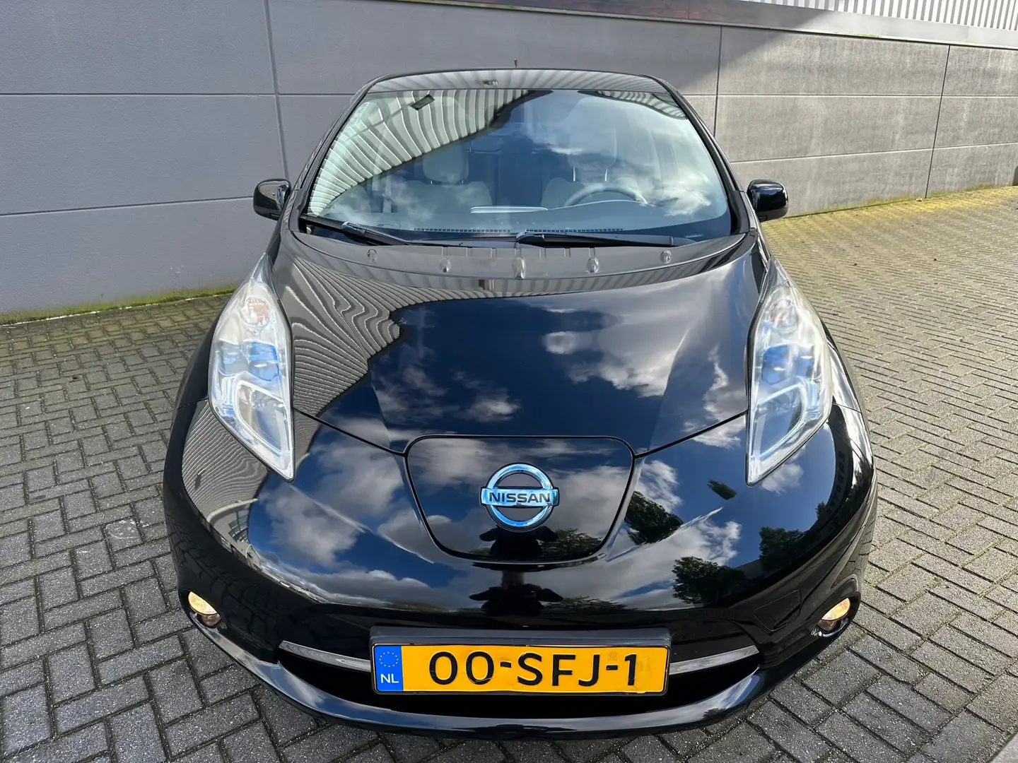 Nissan Leaf Base 24 kWh*Automaat*Elektriciteit*APK*NAP*NAVI*CA Zwart - 2