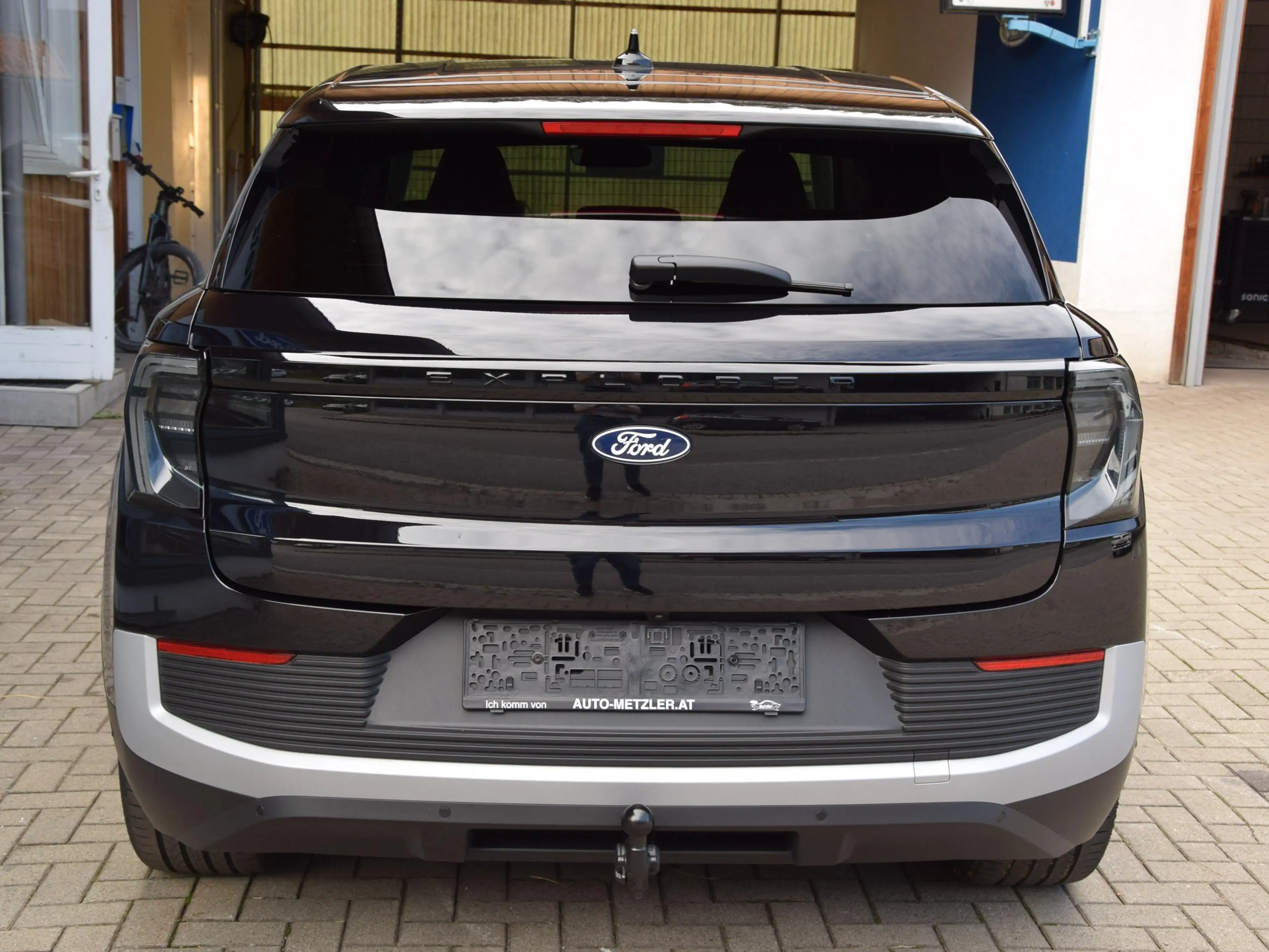 Ford Explorer Premium RWD — photo 5