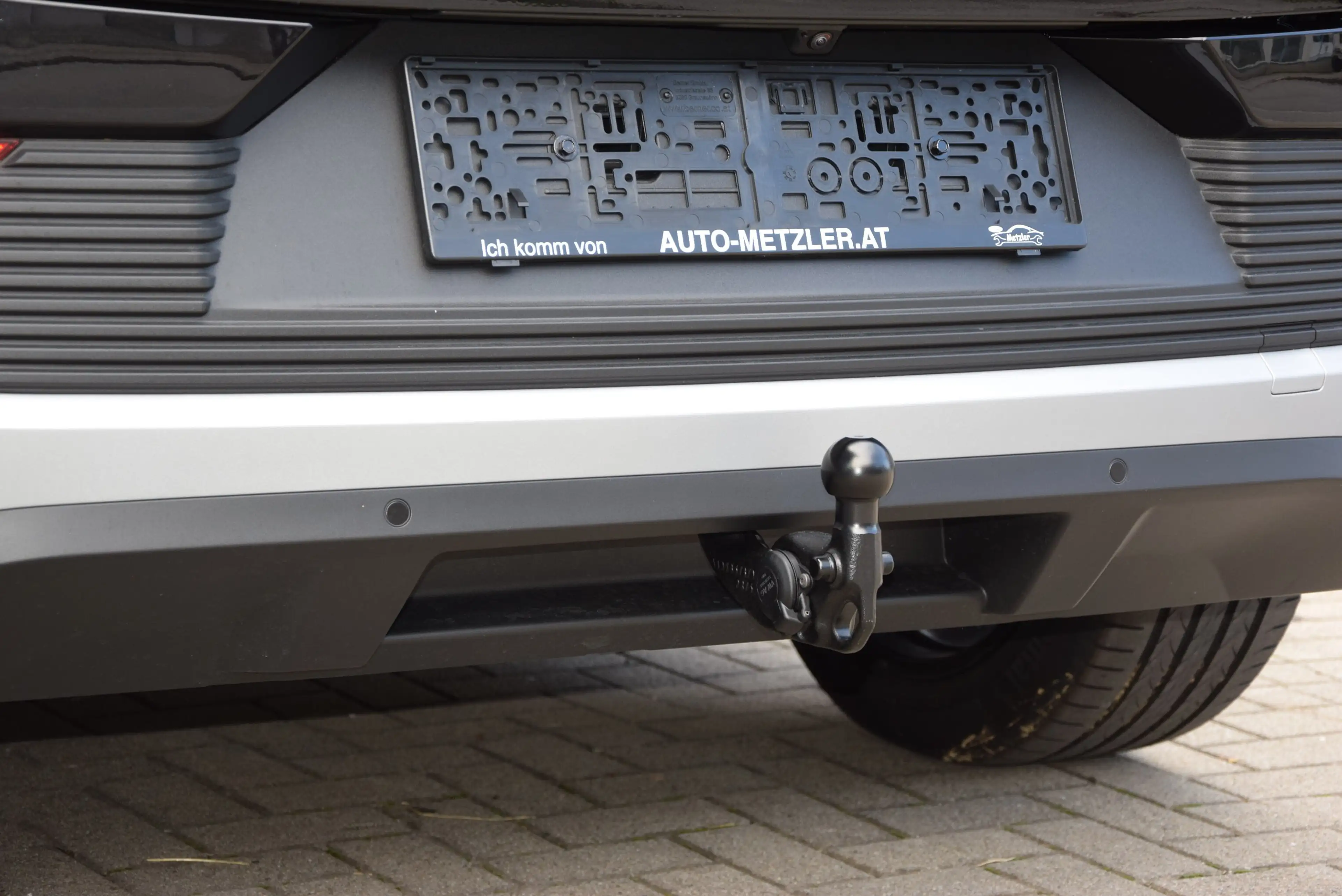Ford Explorer Premium RWD — photo 7