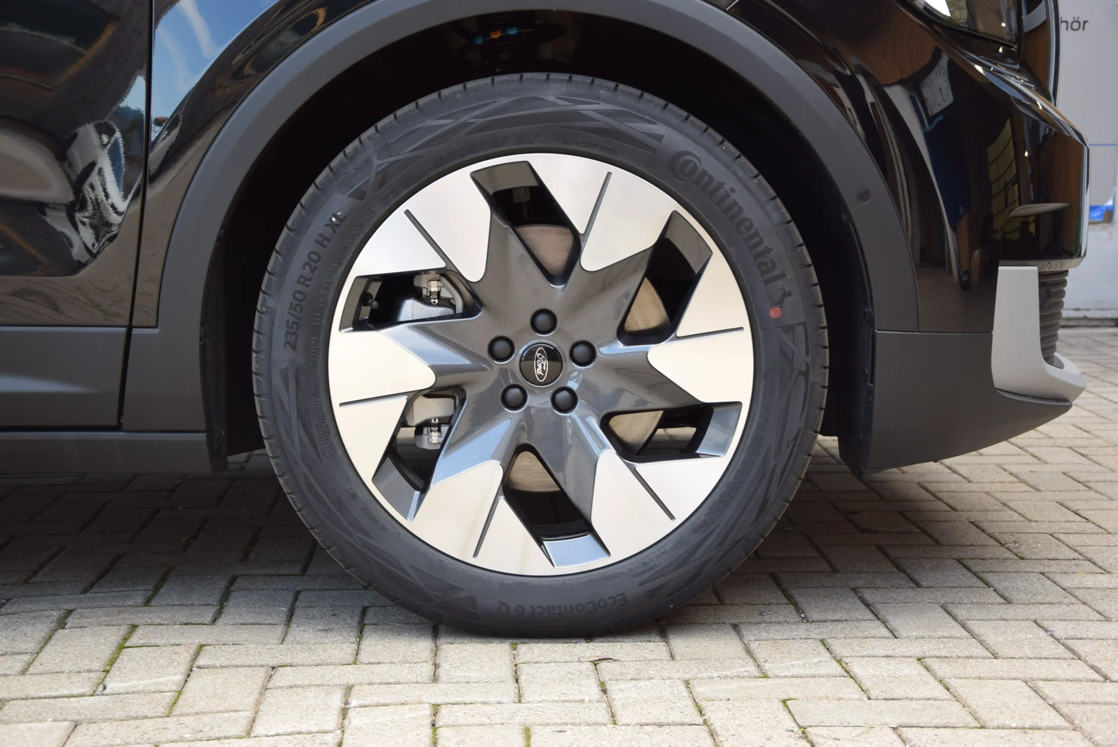 Ford Explorer Premium RWD — photo 9