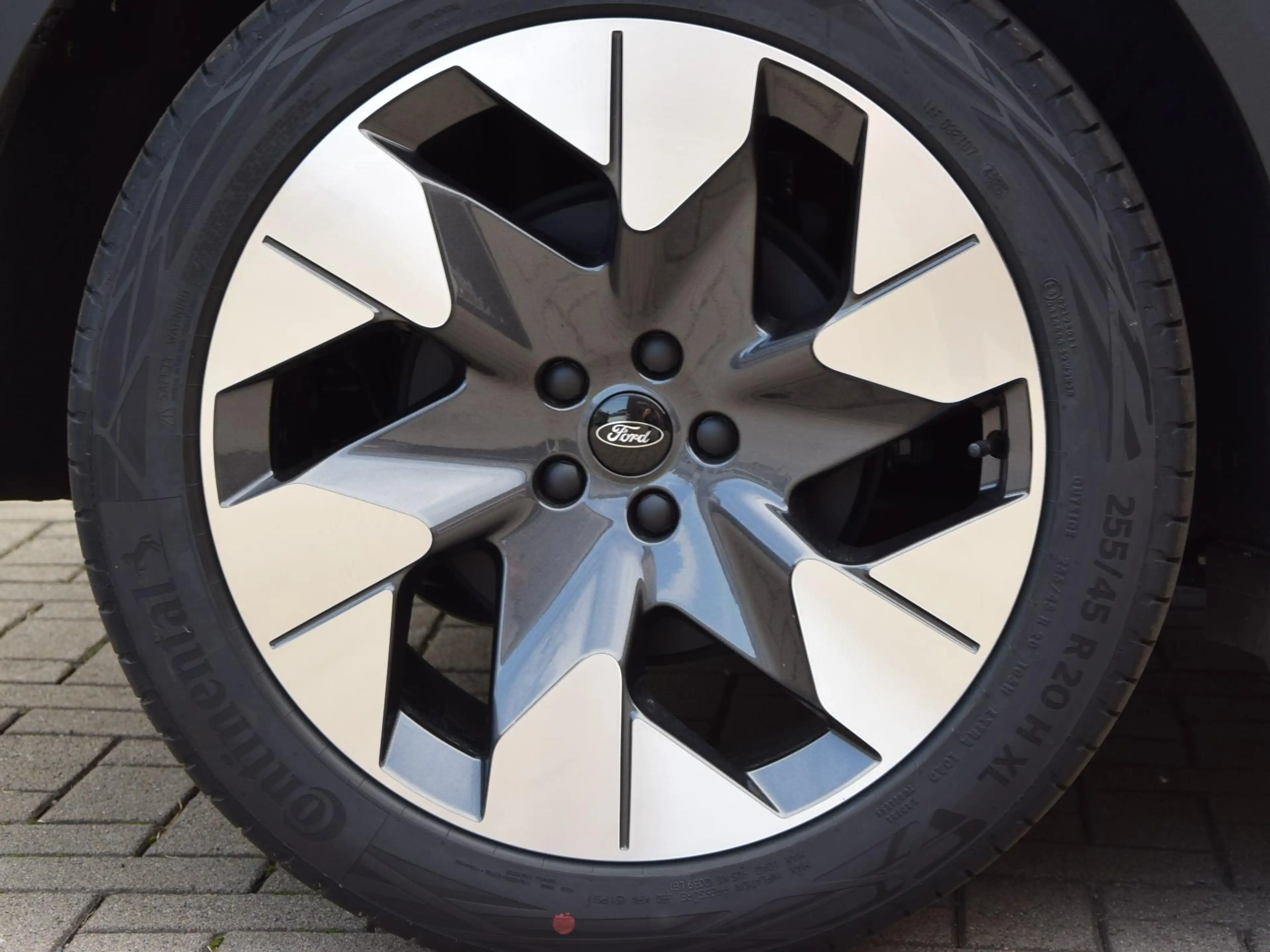 Ford Explorer Premium RWD — photo 12