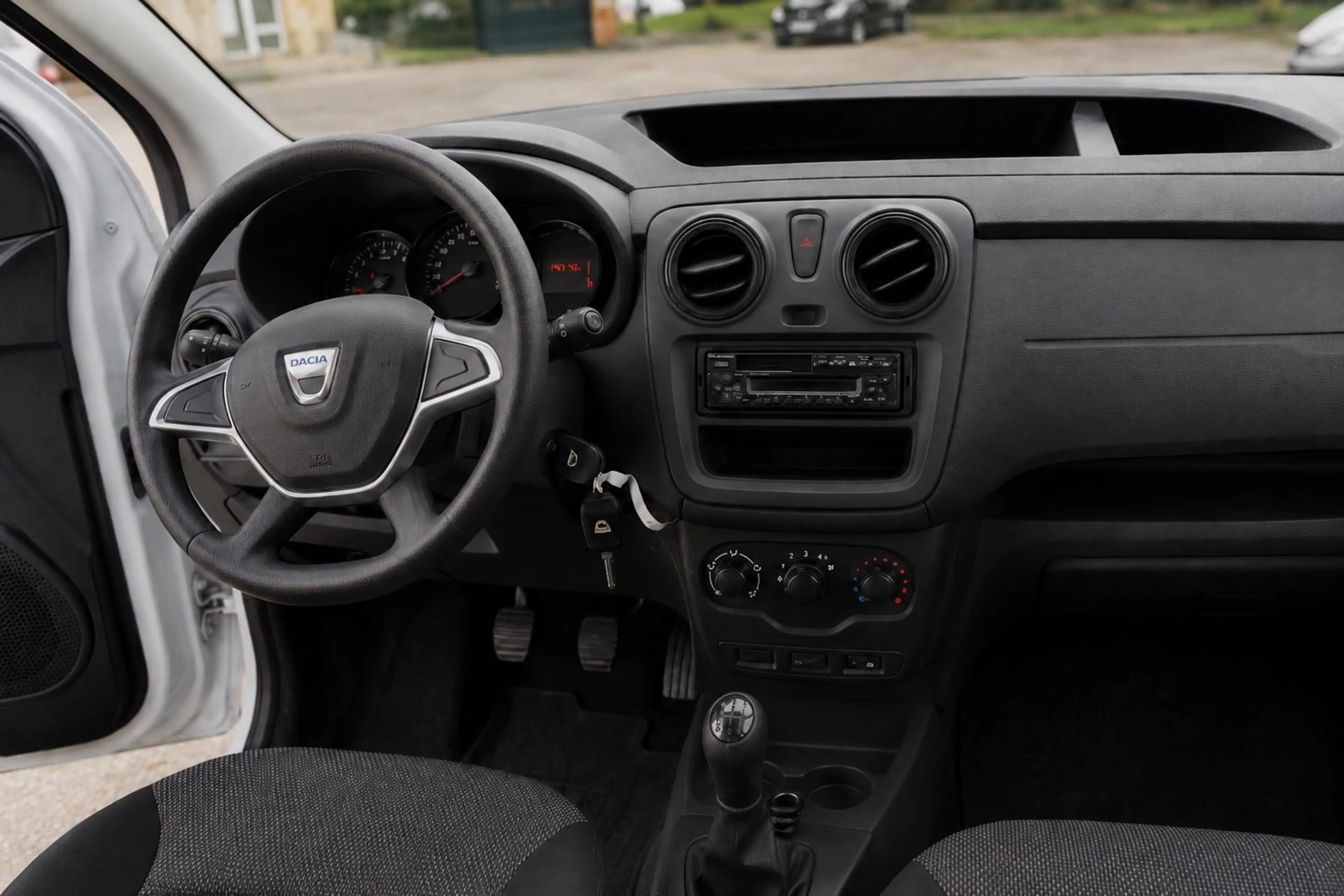 Dacia Dokker *5-Sitze+PDC+Radio+Navi* — photo 15