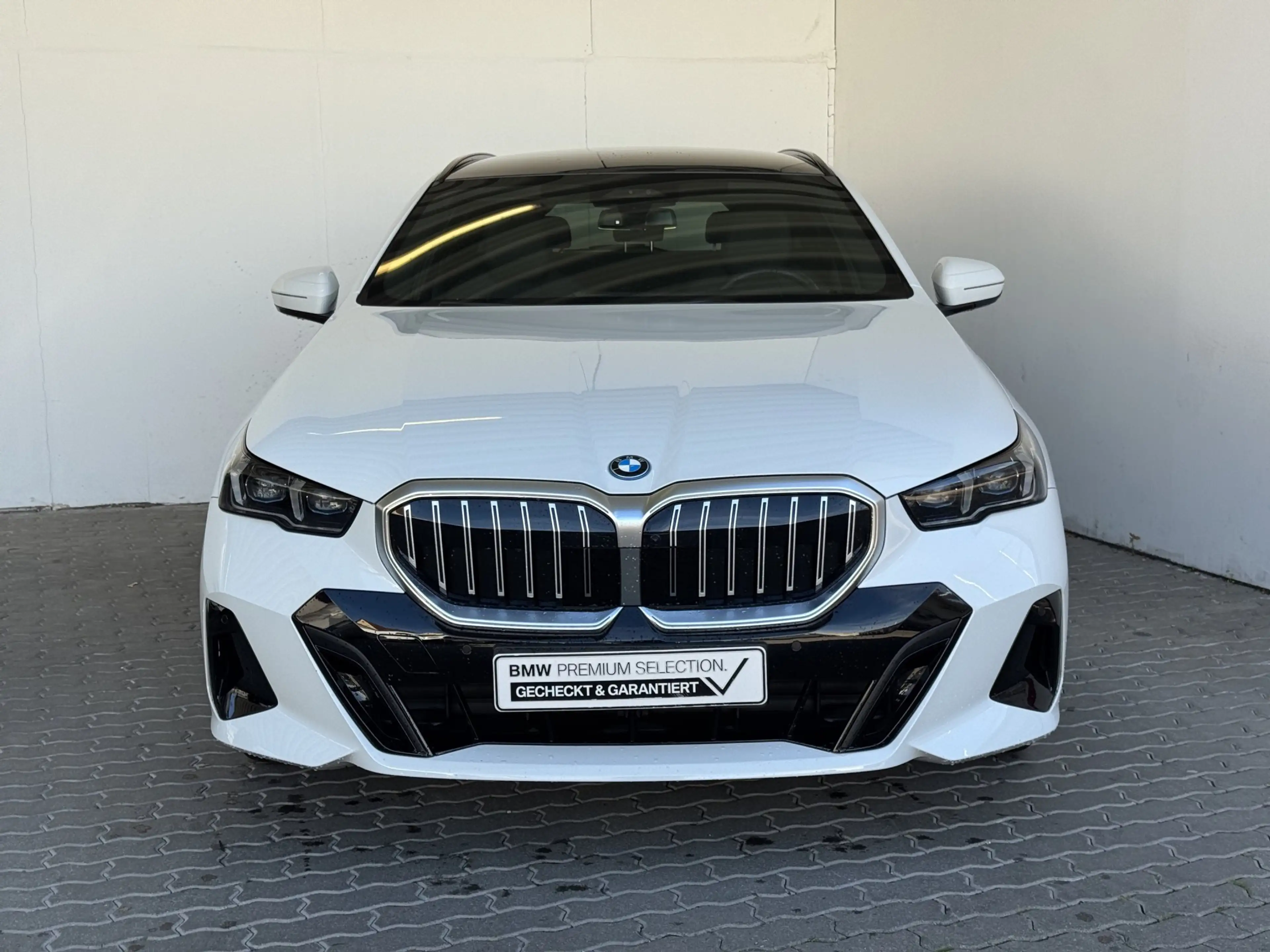BMW 550 e xDrive Touring M Sportpaket — photo 2