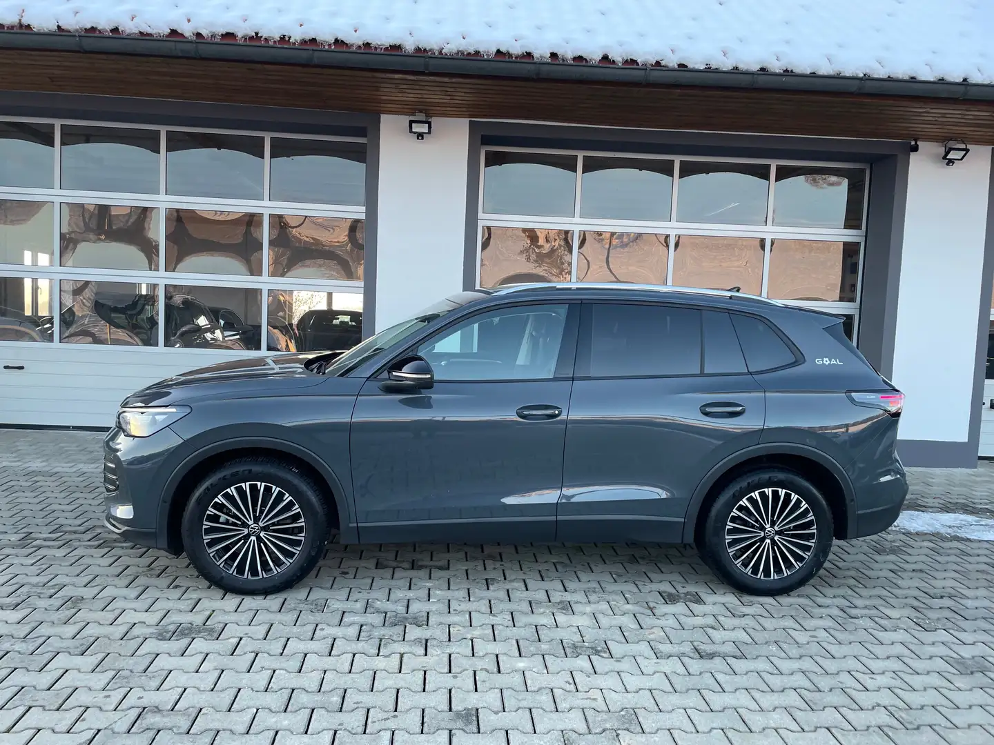Volkswagen Tiguan 2.0 TDI DSG *DIGITAL*LED*AHV*RFK*APP*ACC* Grau - 2