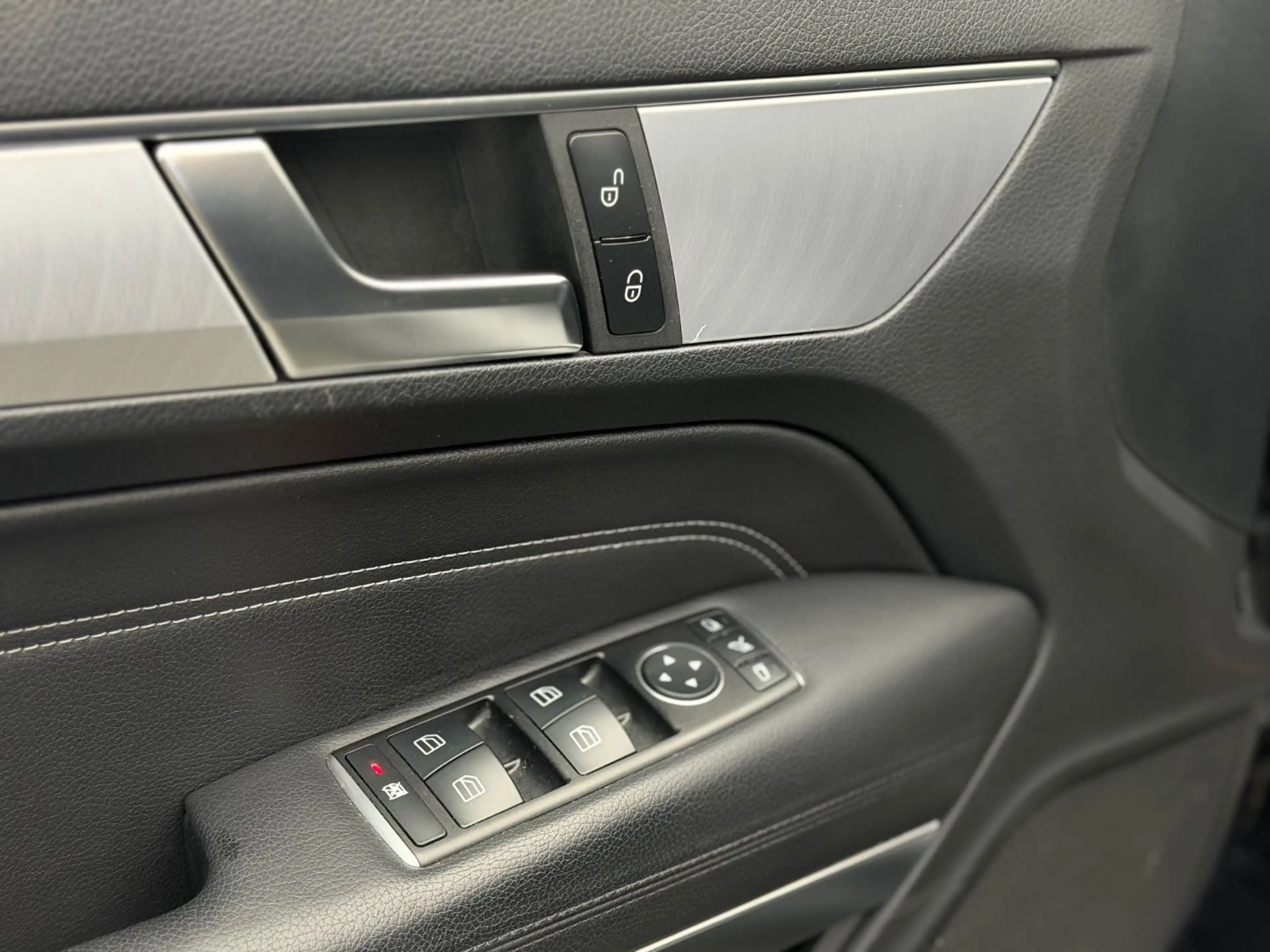 Mercedes-Benz E 350 E Coupe E 350 BlueTec / d — photo 12