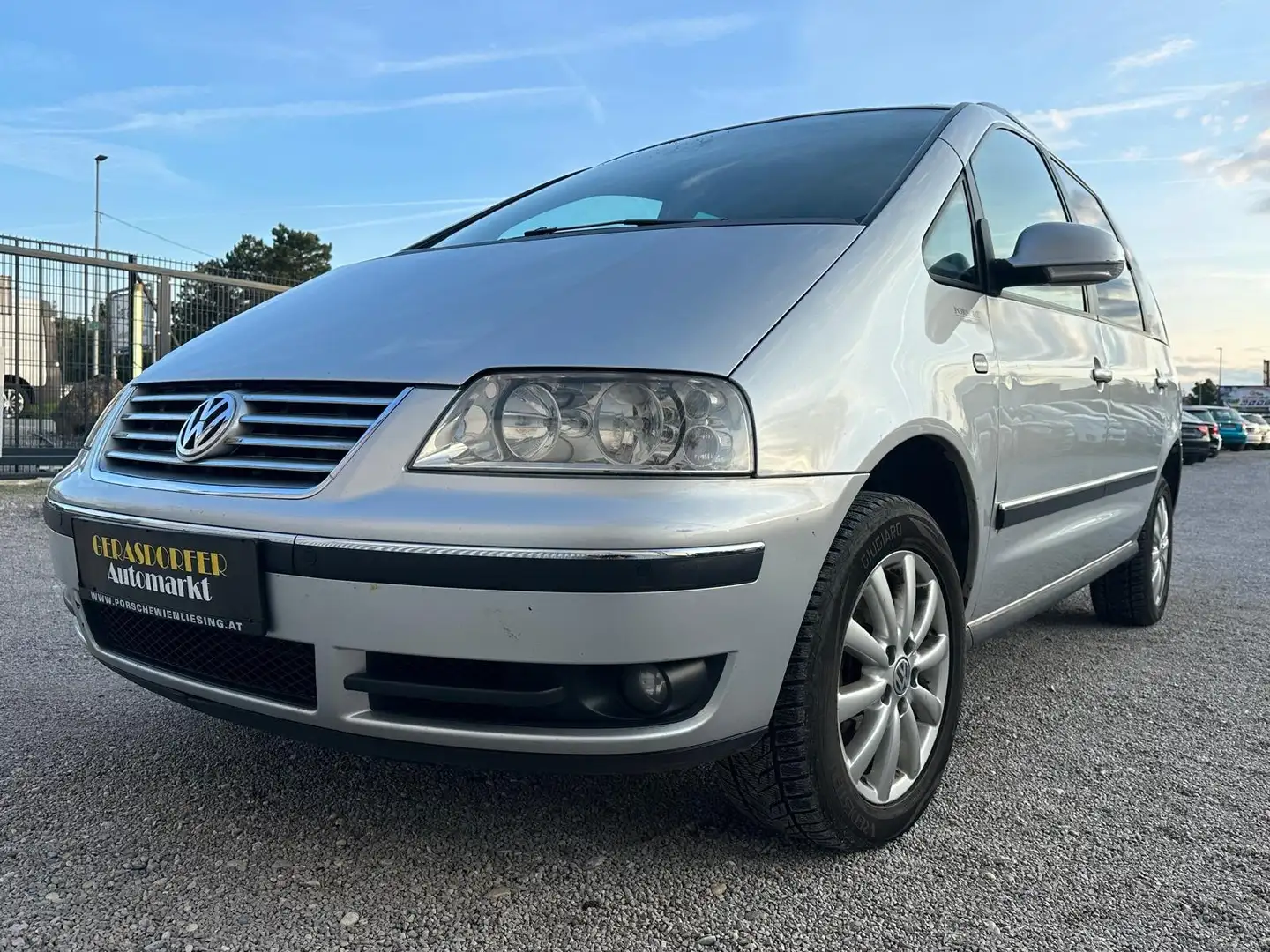 Volkswagen Sharan Business 1.9TDI 131PS **Öamtc Pickerl** Grau - 2