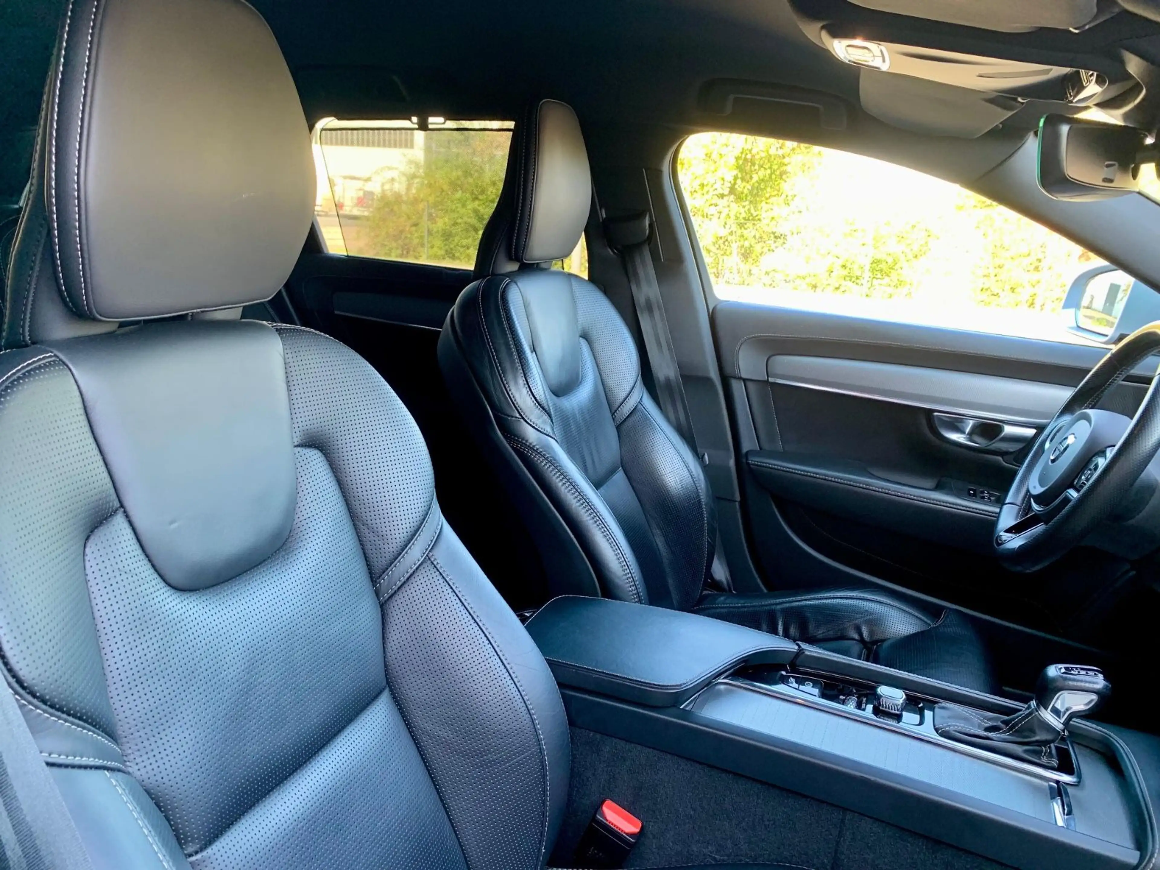 Volvo V90 R-Design AWD LED Leder DAB ACC Massage H&K — photo 2