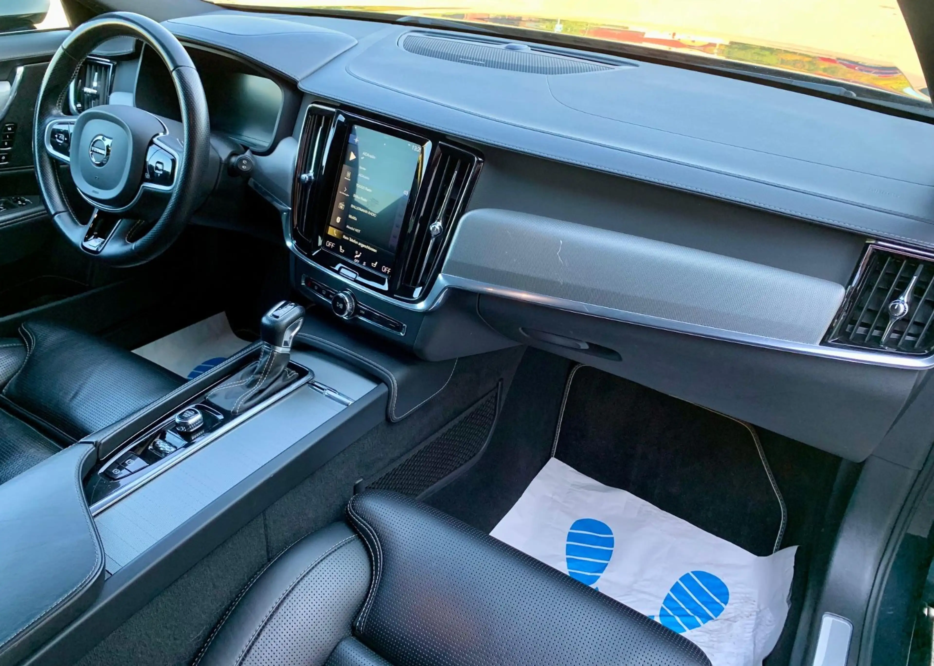 Volvo V90 R-Design AWD LED Leder DAB ACC Massage H&K — photo 6