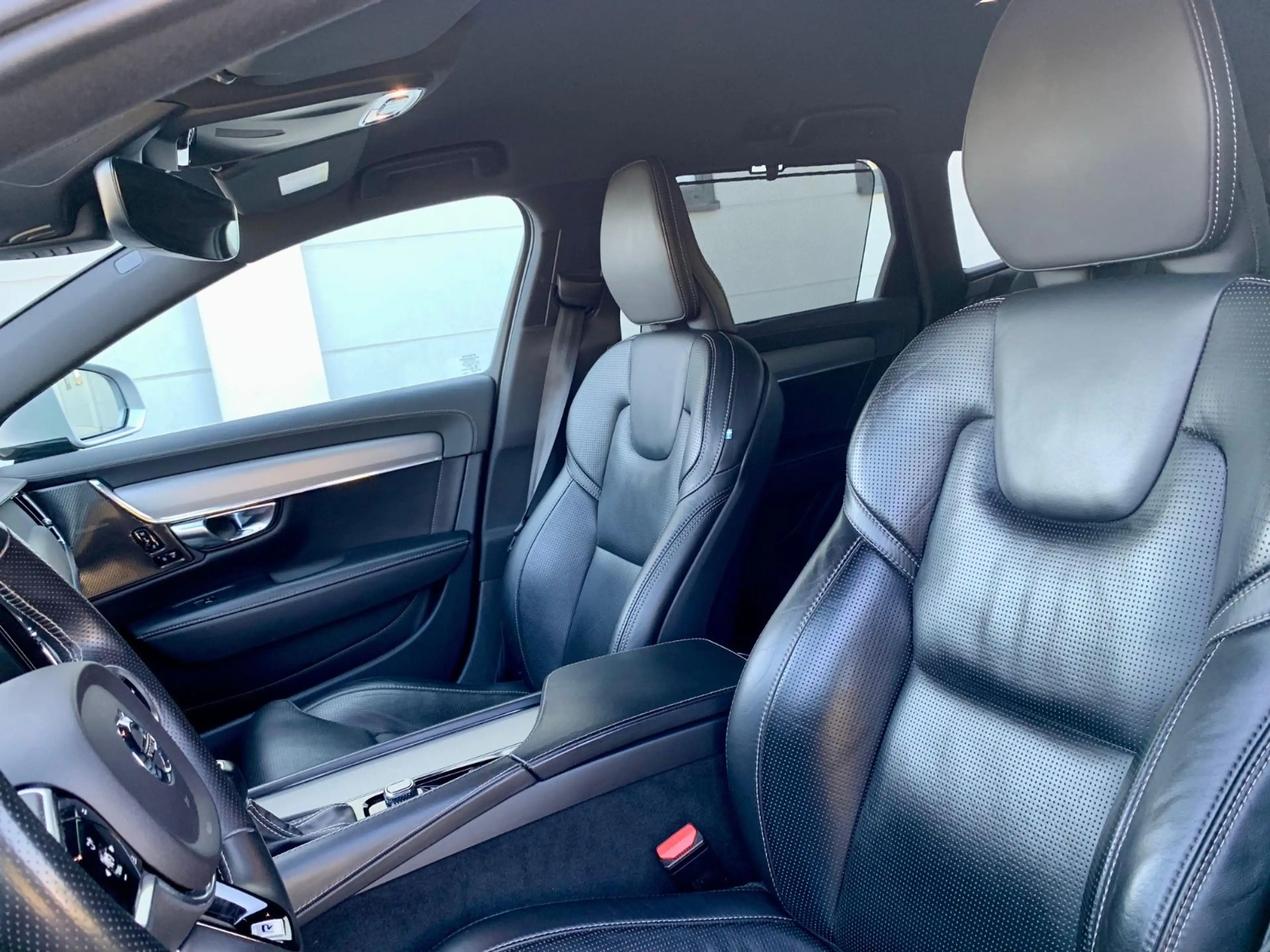 Volvo V90 R-Design AWD LED Leder DAB ACC Massage H&K — photo 3