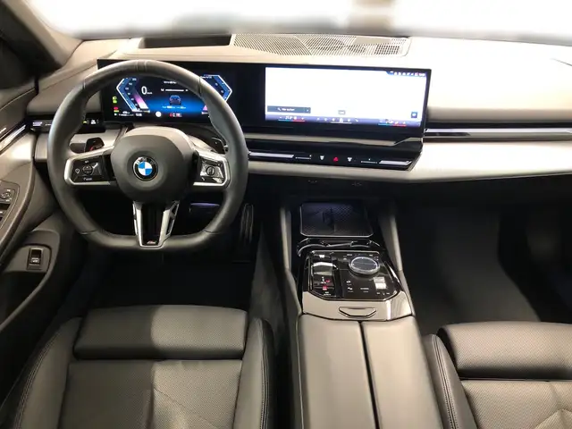 BMW 5 Series view 9